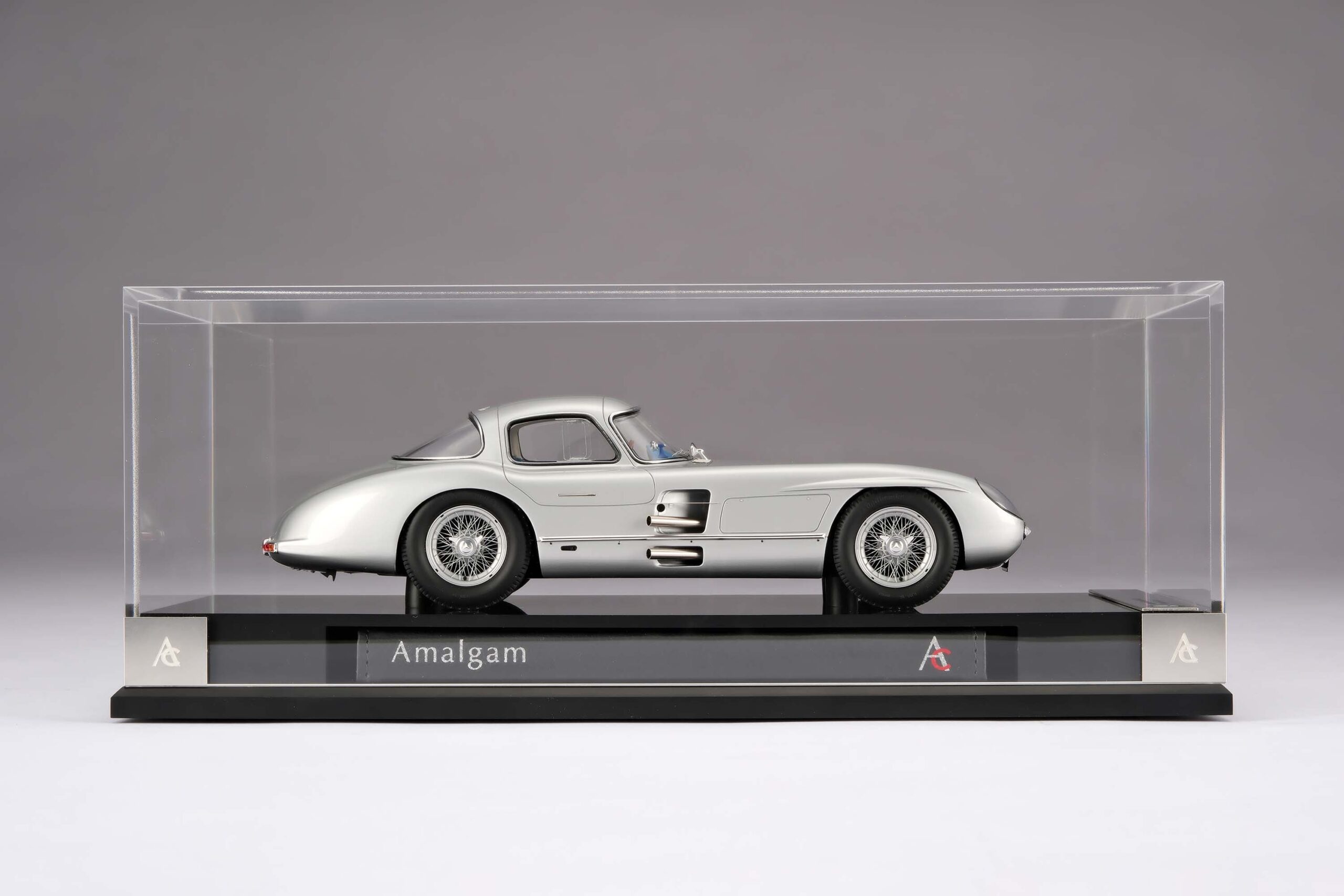 Amalgam Mercedes-Benz 300 SLR Uhlenhaut Coupé Chassis 00007/55 'The Blue' 1956 Test Drive - Silbergrau Metallic | 1:18 - Imagen 15