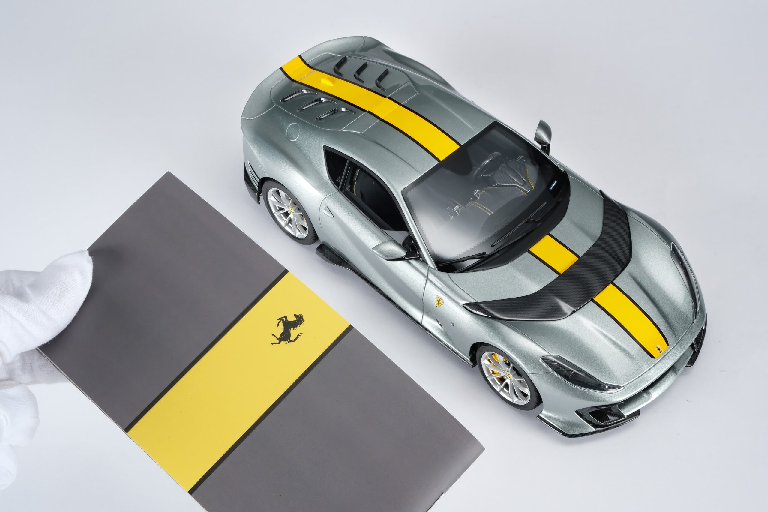 Amalgam Ferrari 812 Competizione - Grau | 1:18 - 画像18