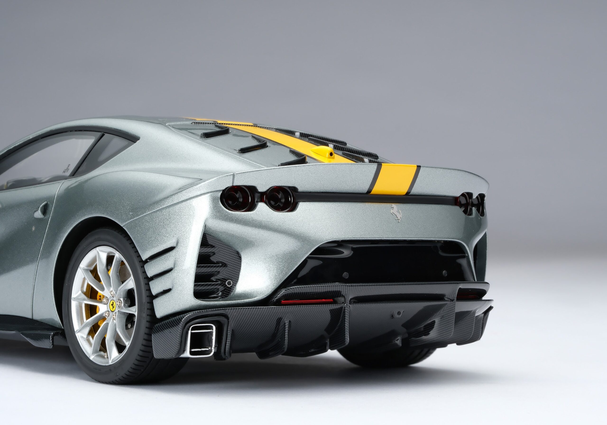 Amalgam Ferrari 812 Competizione - Grau | 1:18 - 画像15