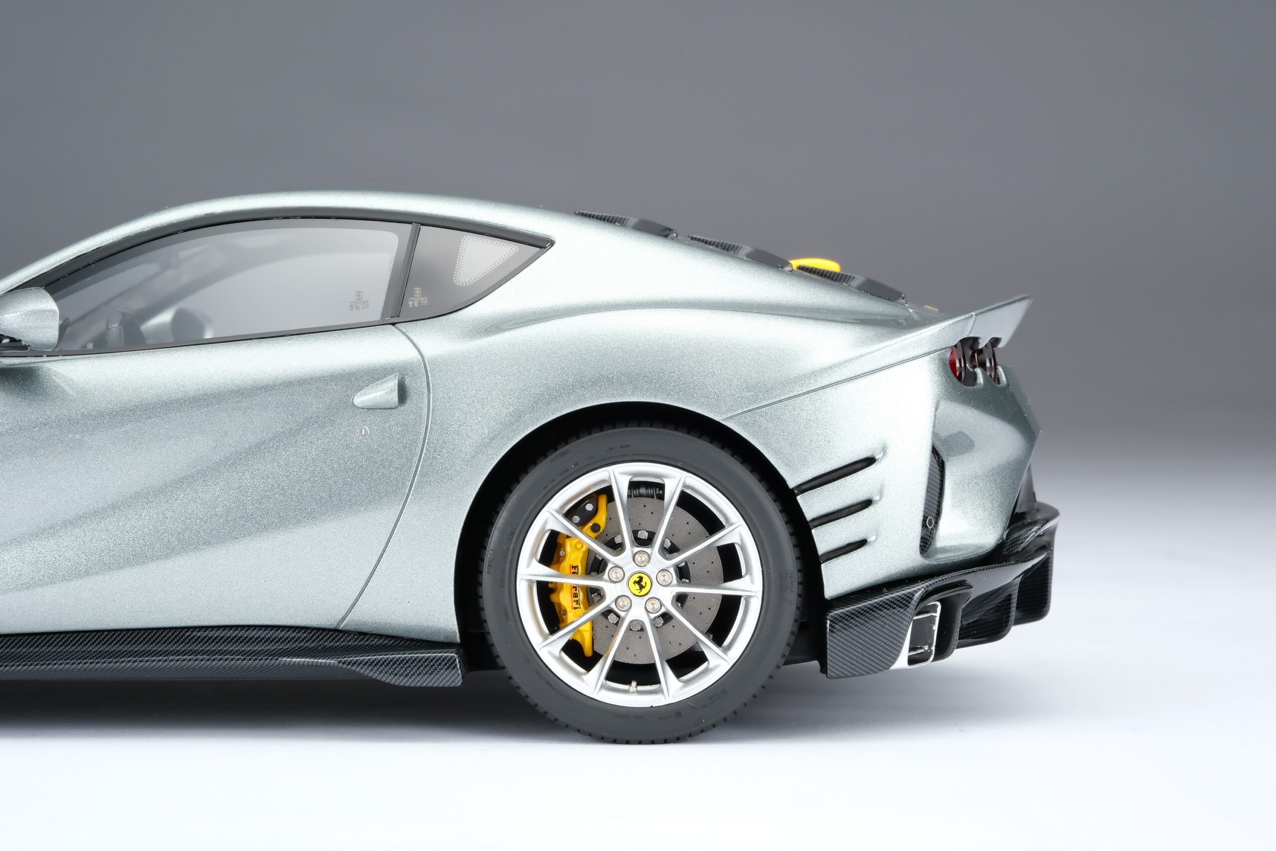 Amalgam Ferrari 812 Competizione - Grau | 1:18 - 画像13