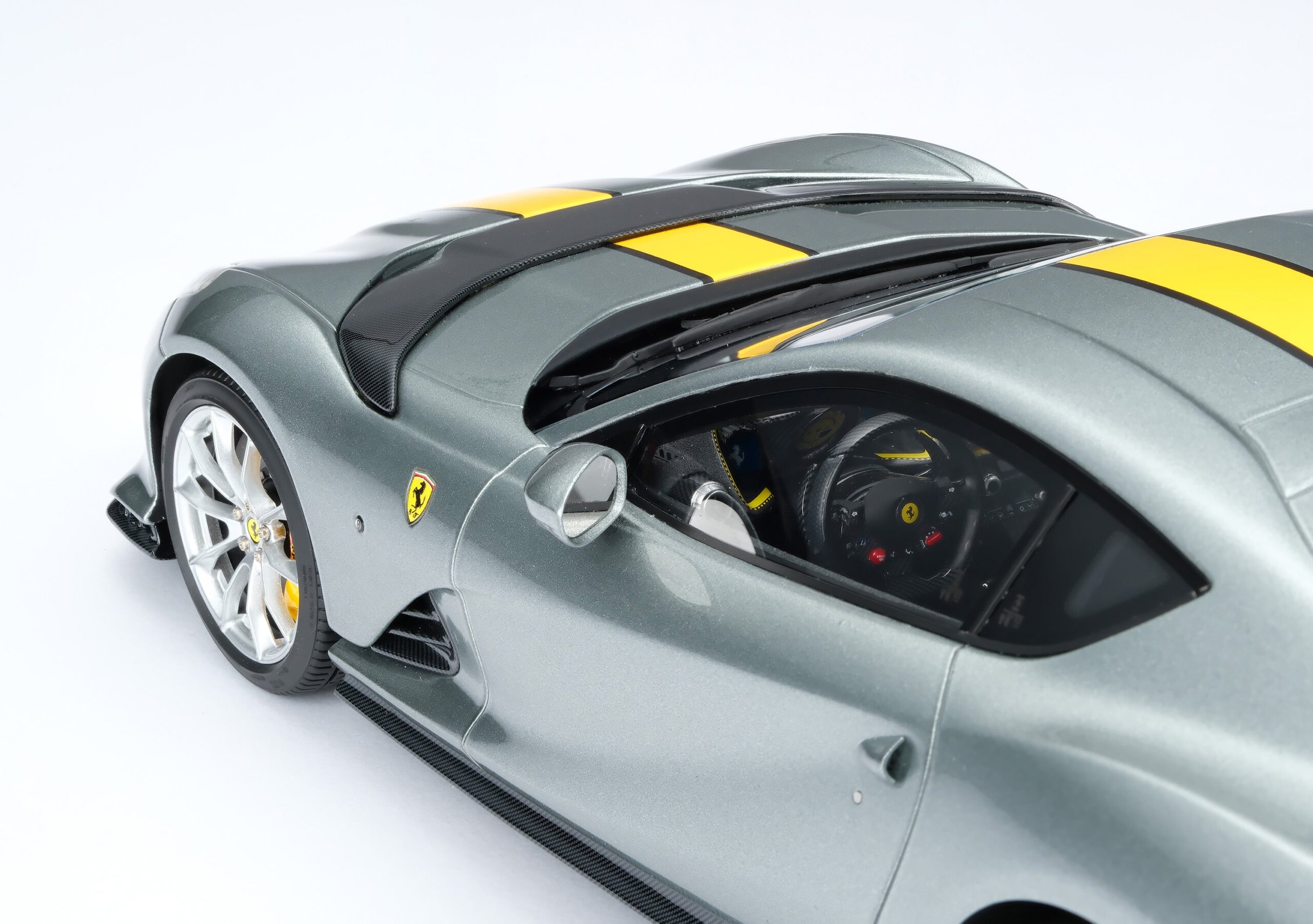 Amalgam Ferrari 812 Competizione - Grau | 1:18 - 画像6