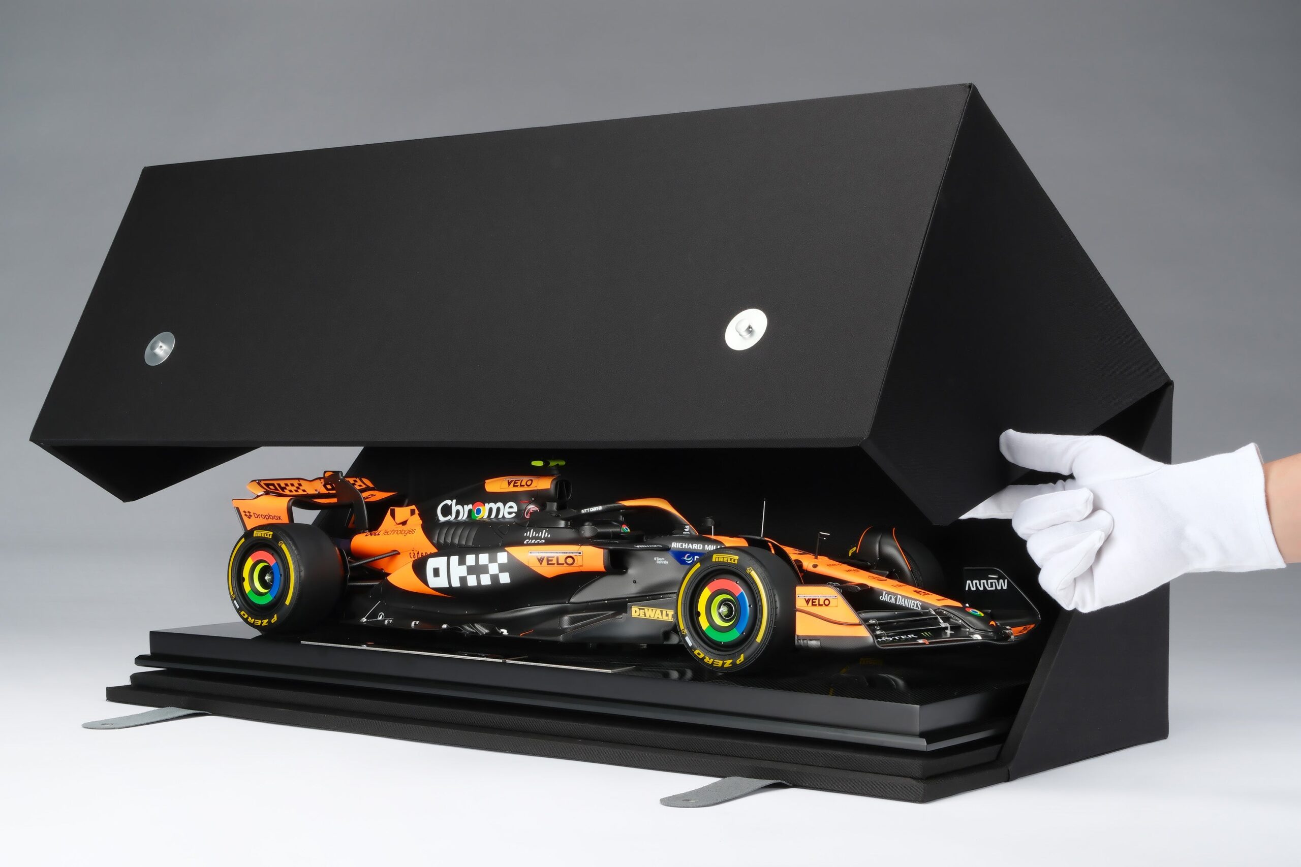 Amalgam McLaren MCL38 2024 Miami Grand Prix - Orange | 1:8 - Imagen 24