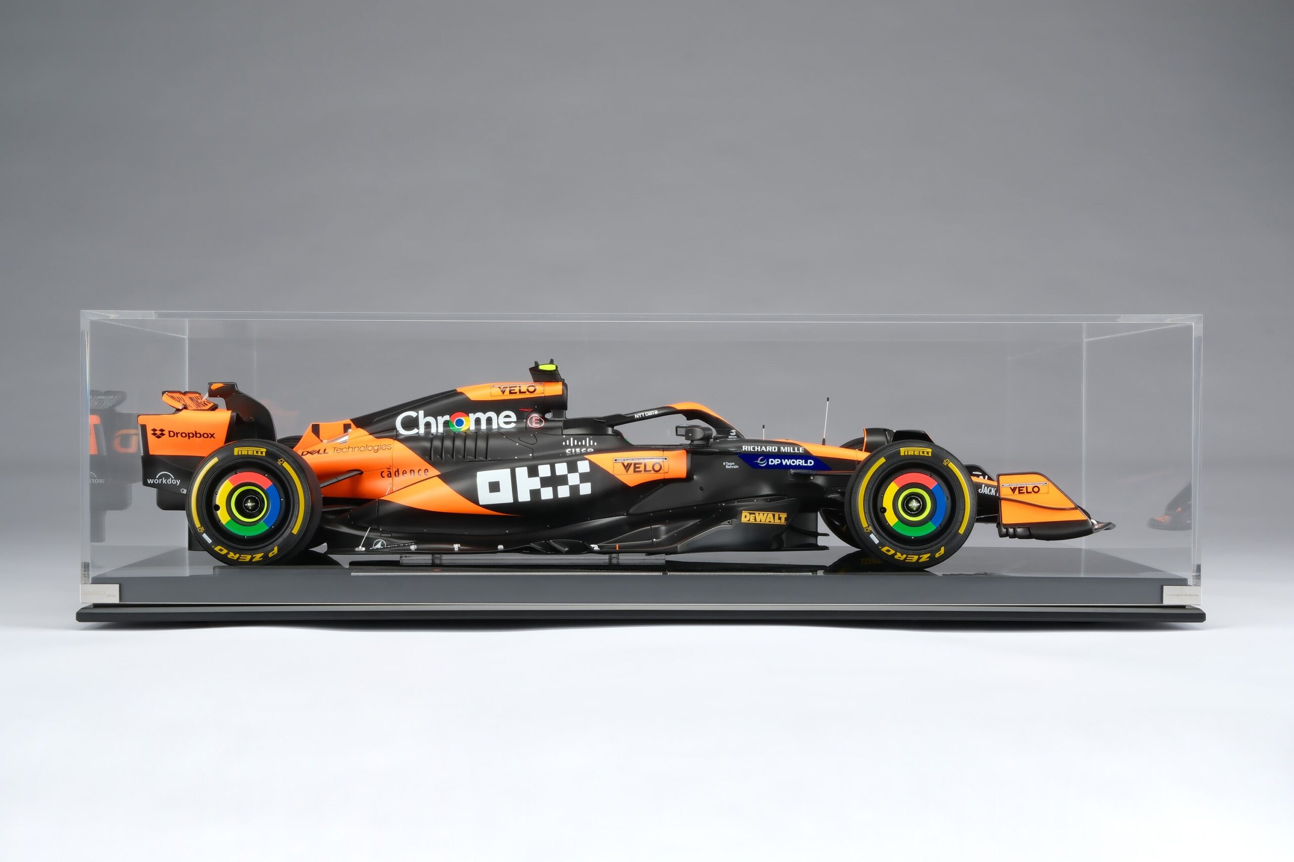 Amalgam McLaren MCL38 2024 Miami Grand Prix - Orange | 1:8 - Imagen 25