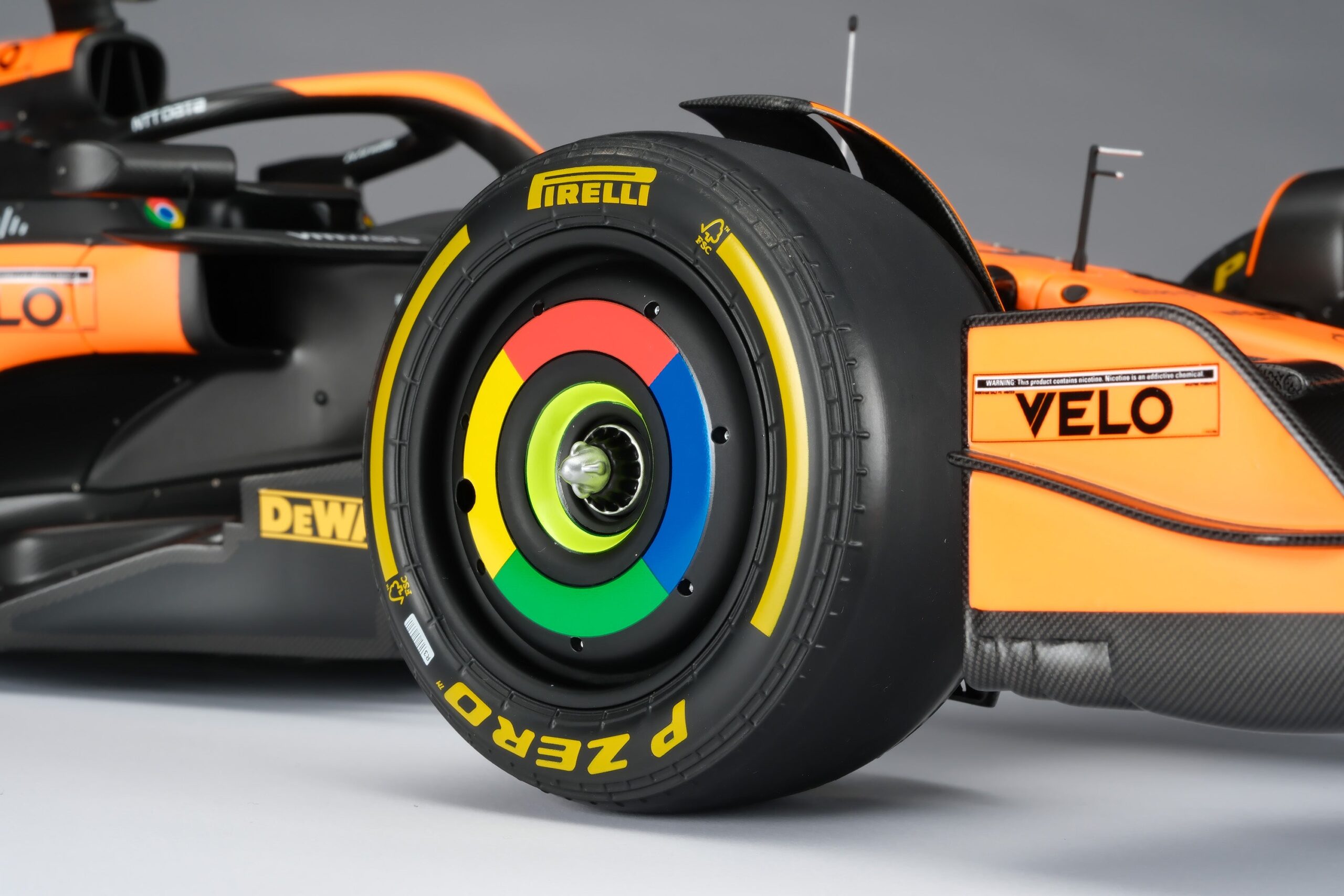 Amalgam McLaren MCL38 2024 Miami Grand Prix - Orange | 1:8 - Imagen 14