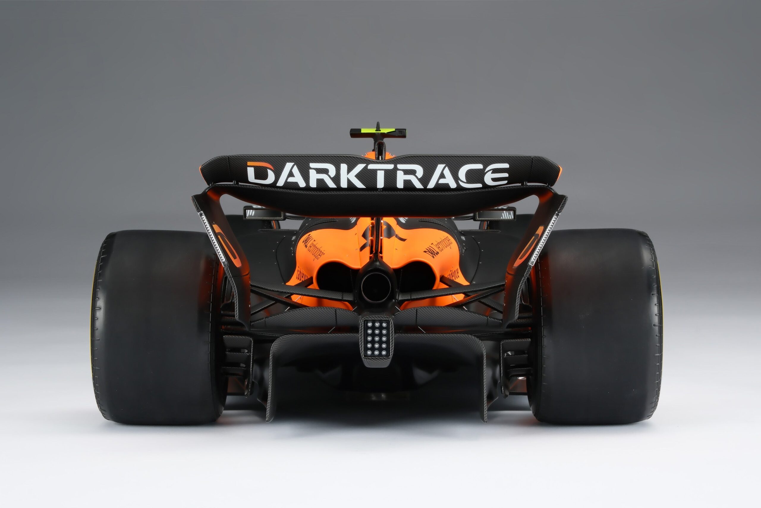 Amalgam McLaren MCL38 2024 Miami Grand Prix - Orange | 1:8 - Imagen 18