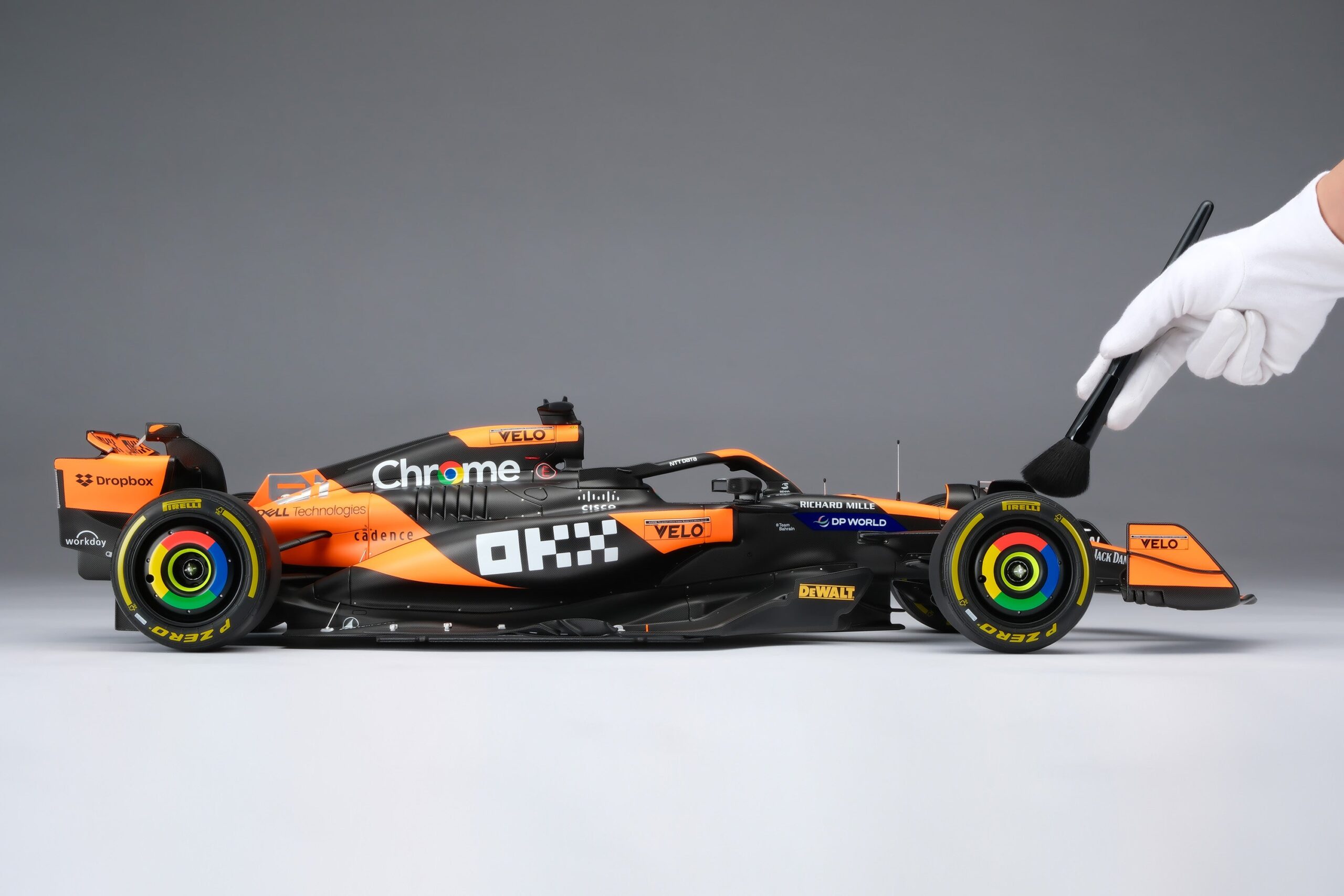 Amalgam McLaren MCL38 2024 Miami Grand Prix - Orange | 1:8 - Imagen 27