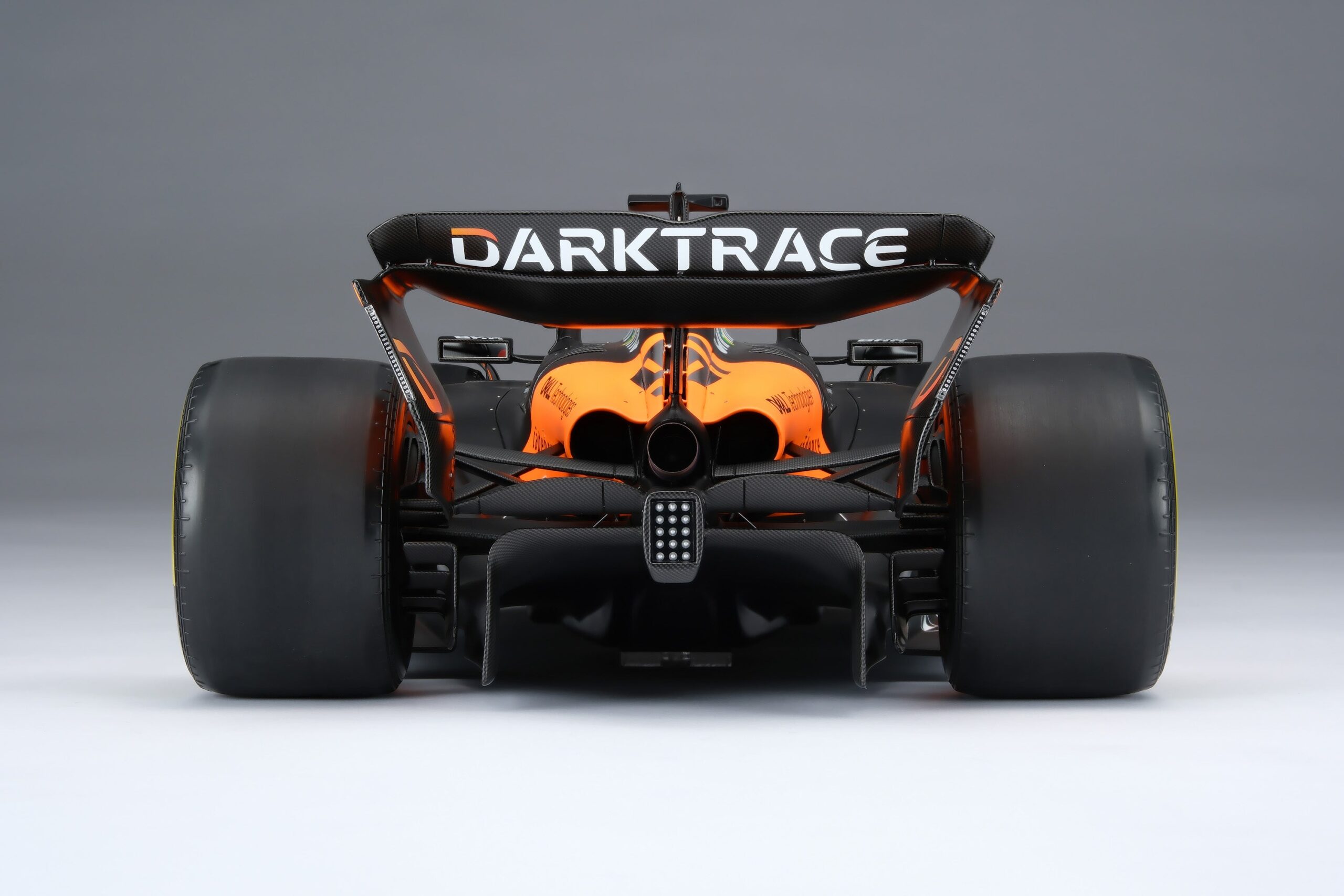 Amalgam McLaren MCL38 2024 Miami Grand Prix - Orange | 1:8 - Imagen 39