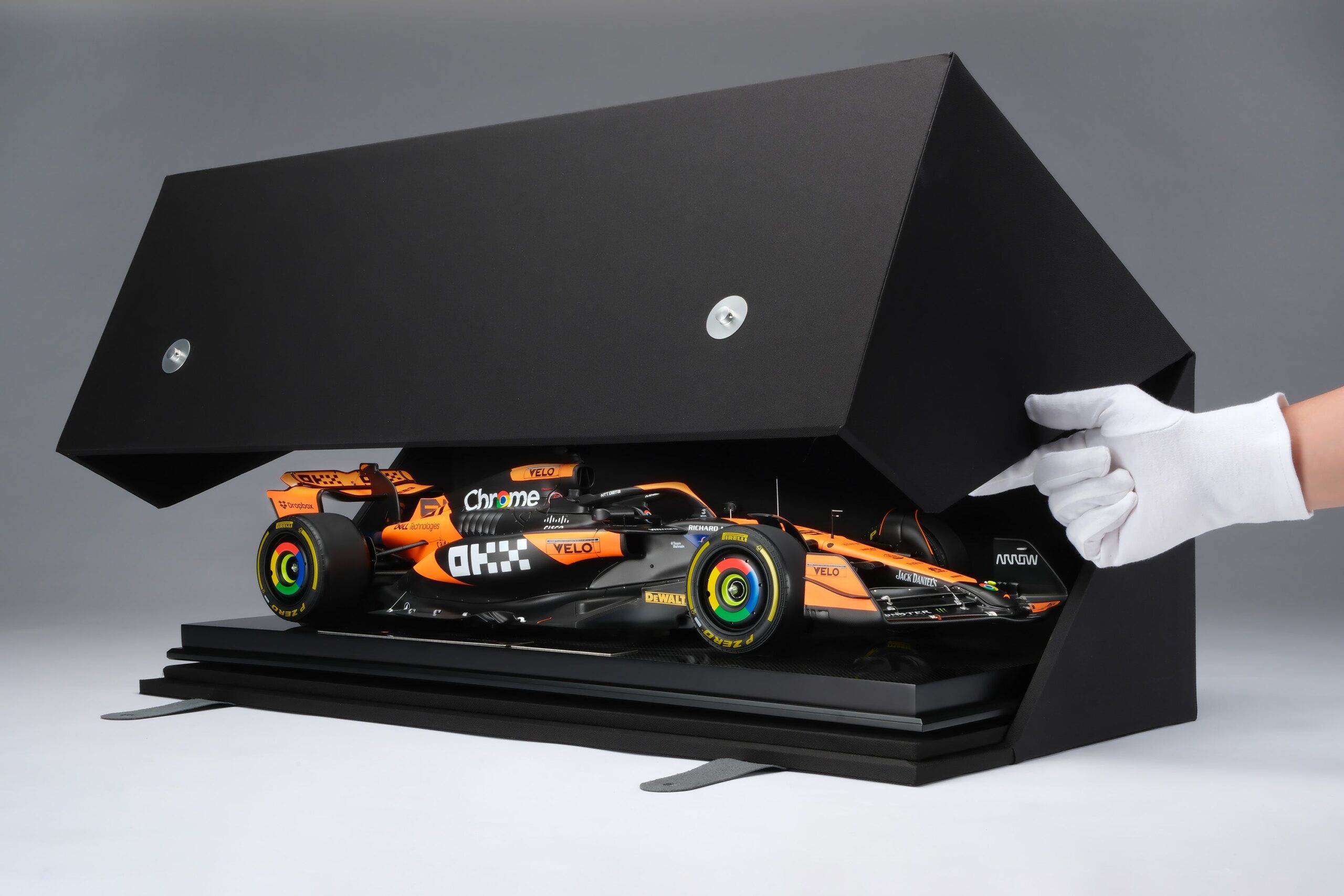 Amalgam McLaren MCL38 2024 Miami Grand Prix - Orange | 1:8 - Imagen 42