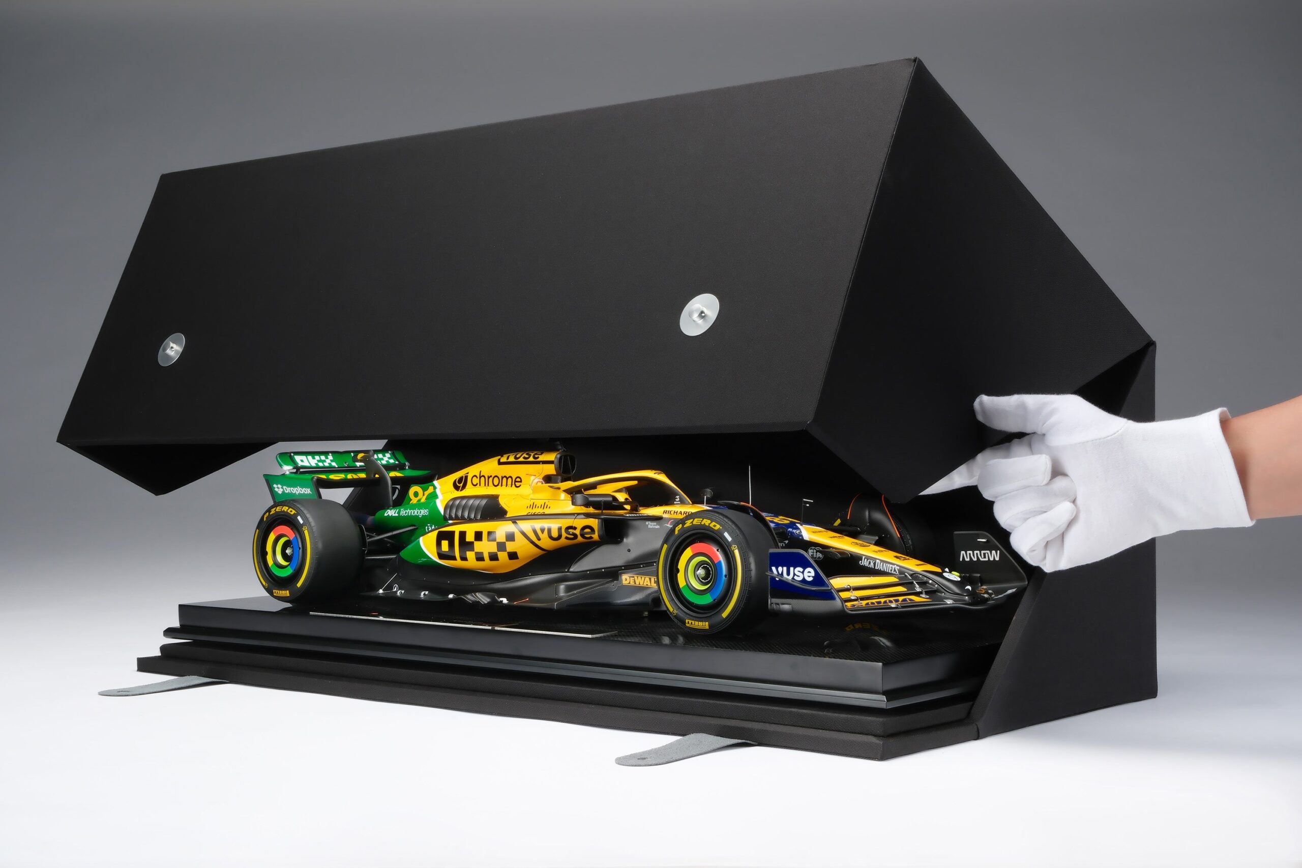 Amalgam McLaren MCL38 2024 Monaco Grand Prix Senna Tribute | 1:8 - Immagine 24