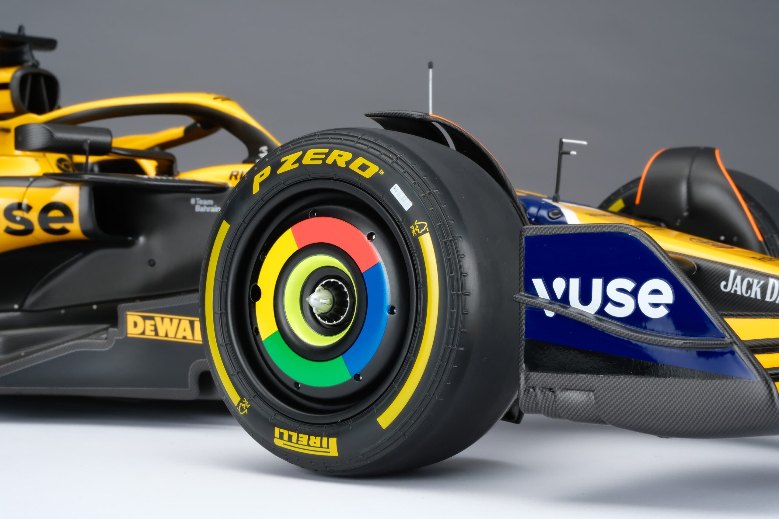 Amalgam McLaren MCL38 2024 Monaco Grand Prix Senna Tribute | 1:8 - Immagine 14