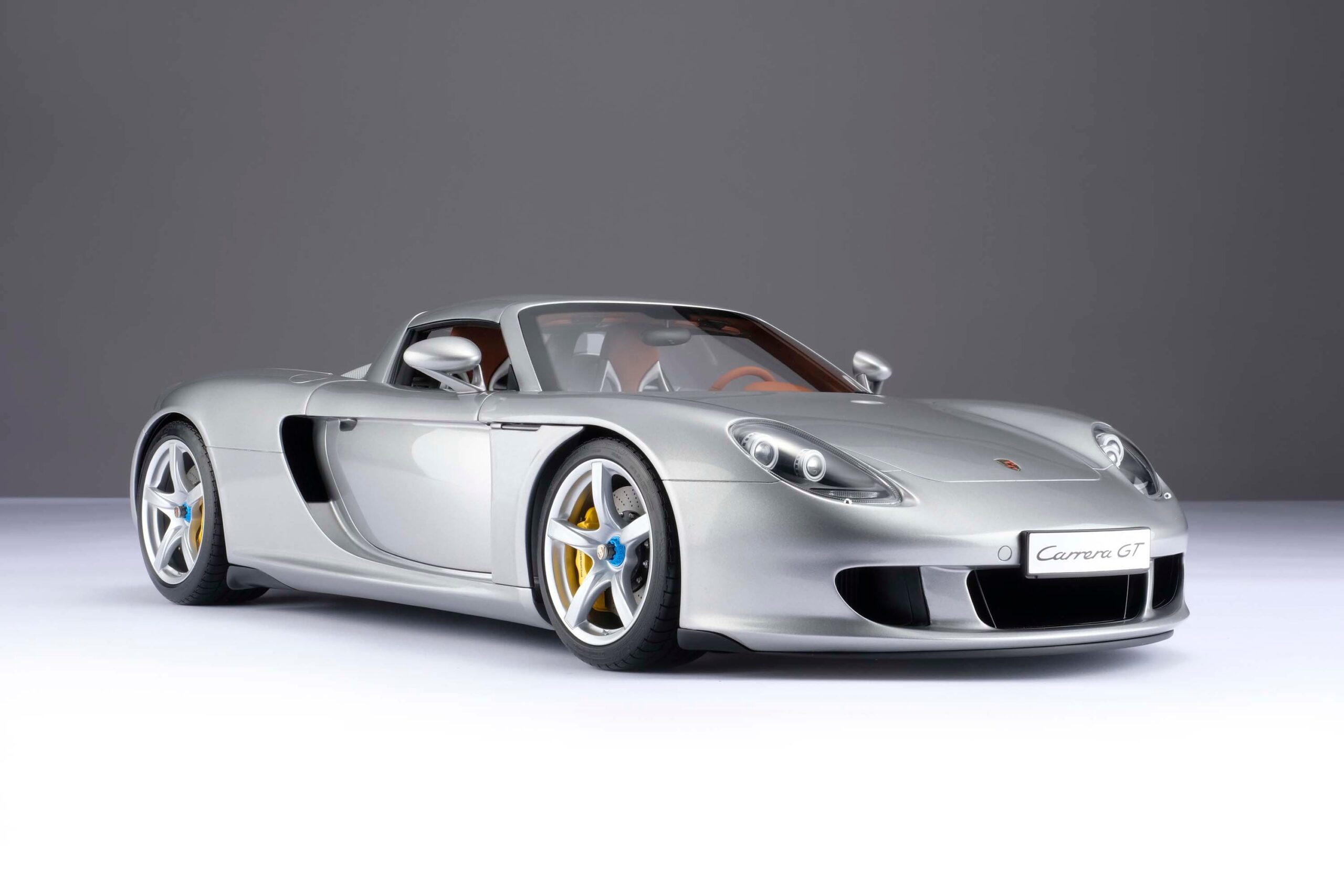 Amalgam Porsche Carrera GT (2003) - Silber | 1:8 - 画像5