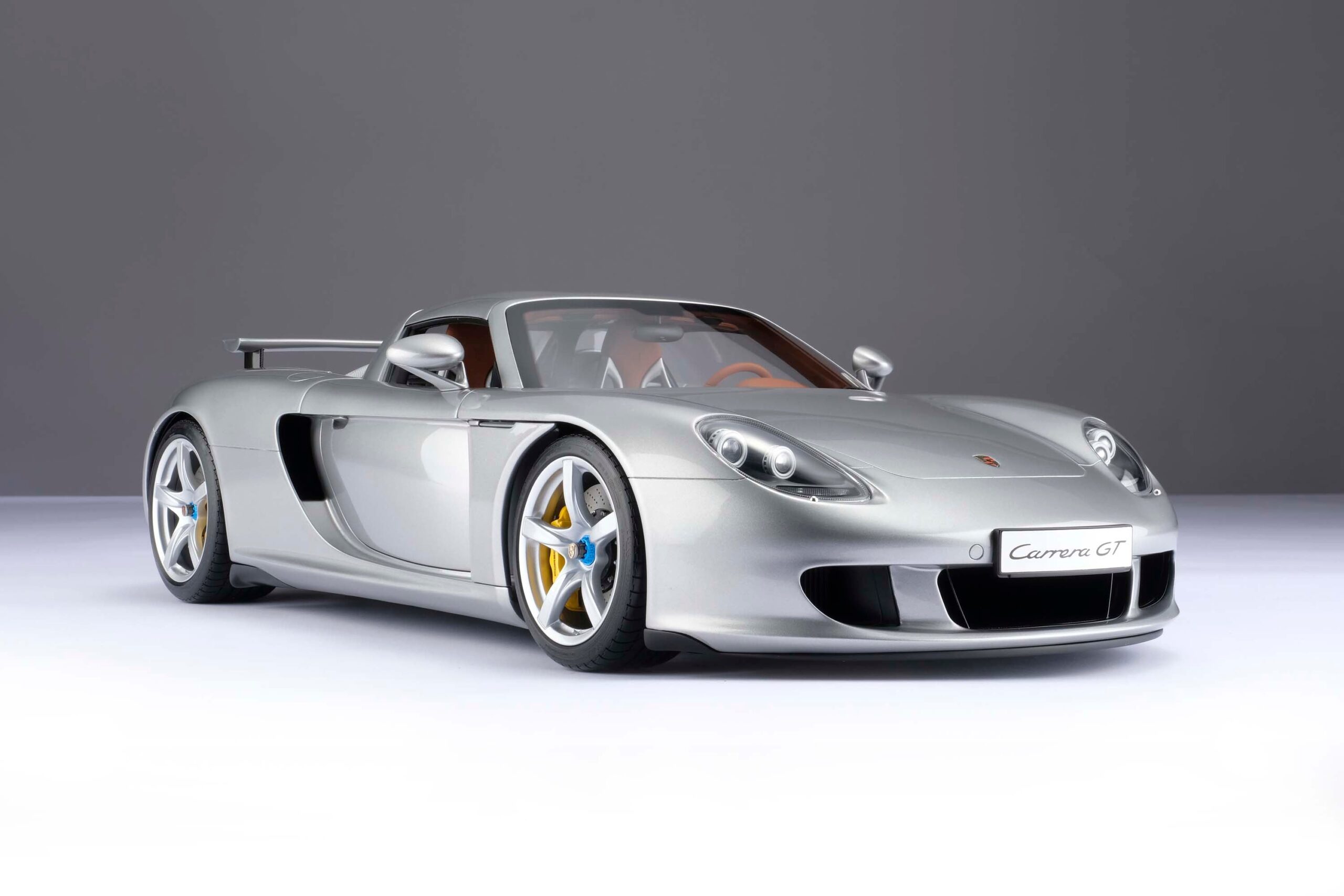 Amalgam Porsche Carrera GT (2003) - Silber | 1:8 - 画像14