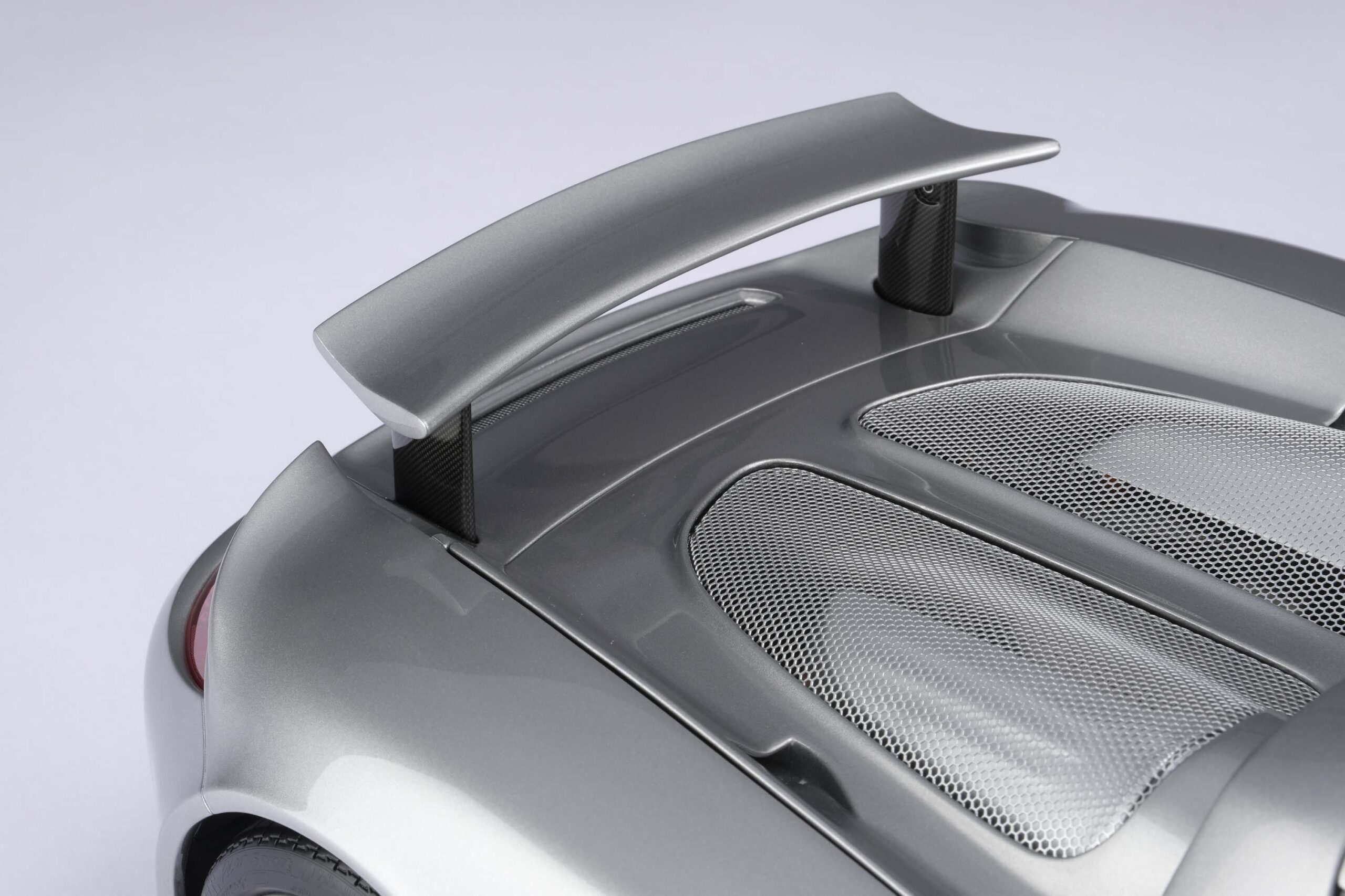 Amalgam Porsche Carrera GT (2003) - Silber | 1:8 - 画像18