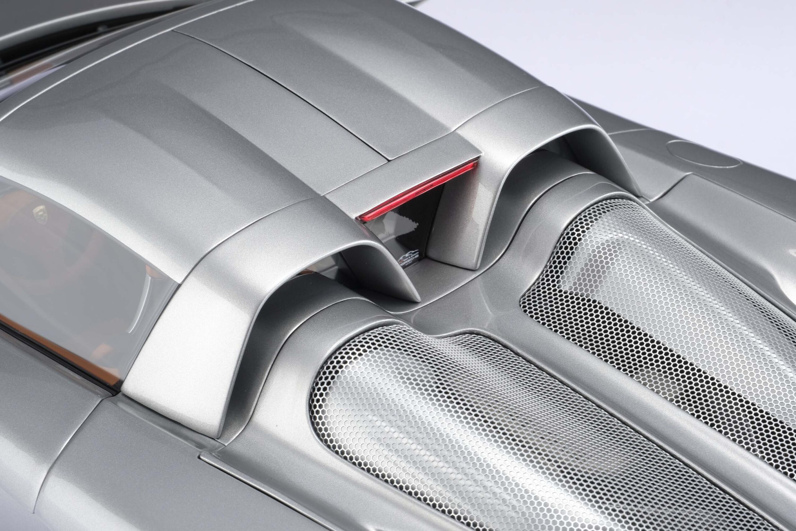 Amalgam Porsche Carrera GT (2003) - Silber | 1:8 - 画像20