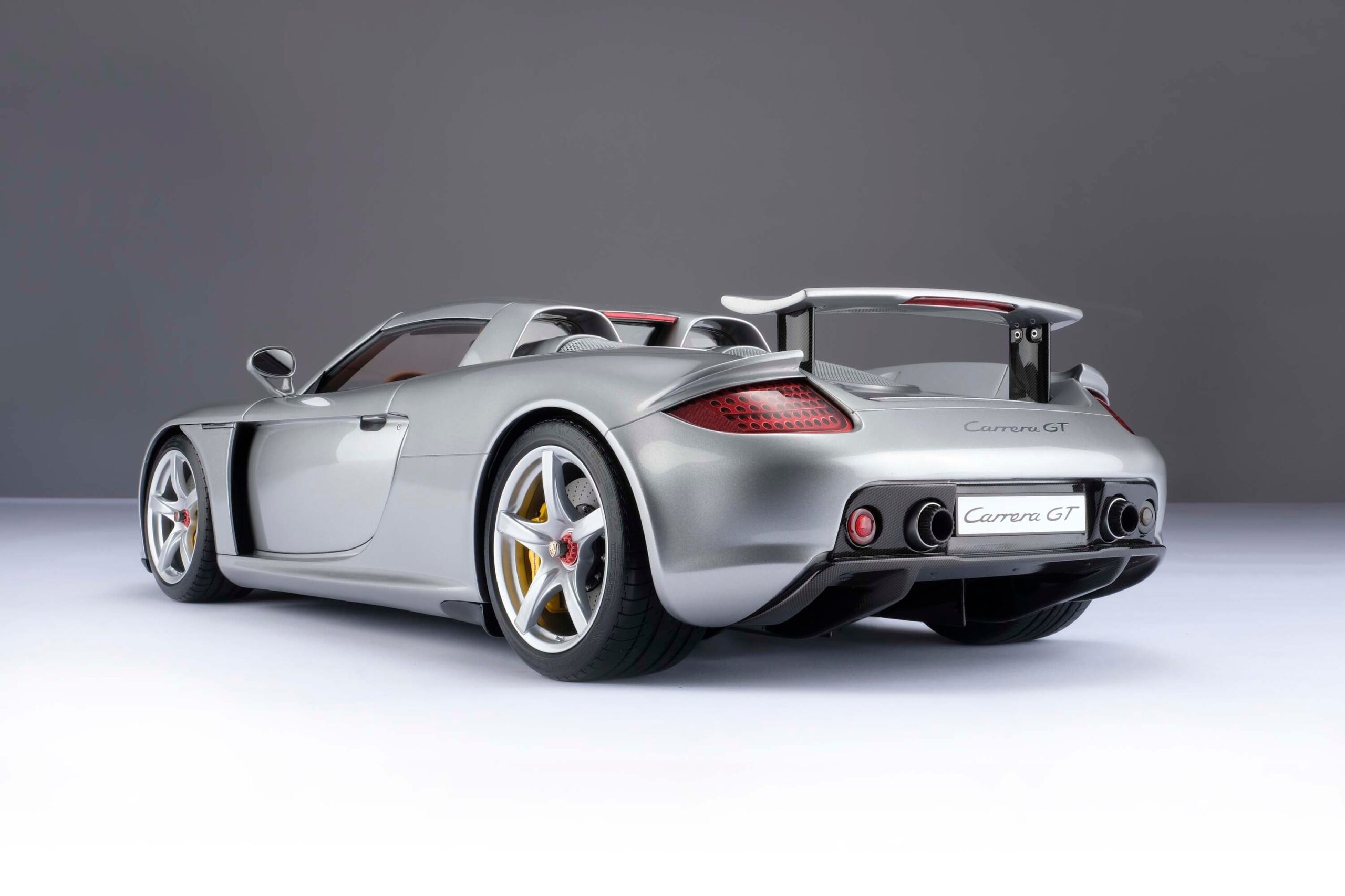 Amalgam Porsche Carrera GT (2003) - Silber | 1:8 - 画像21