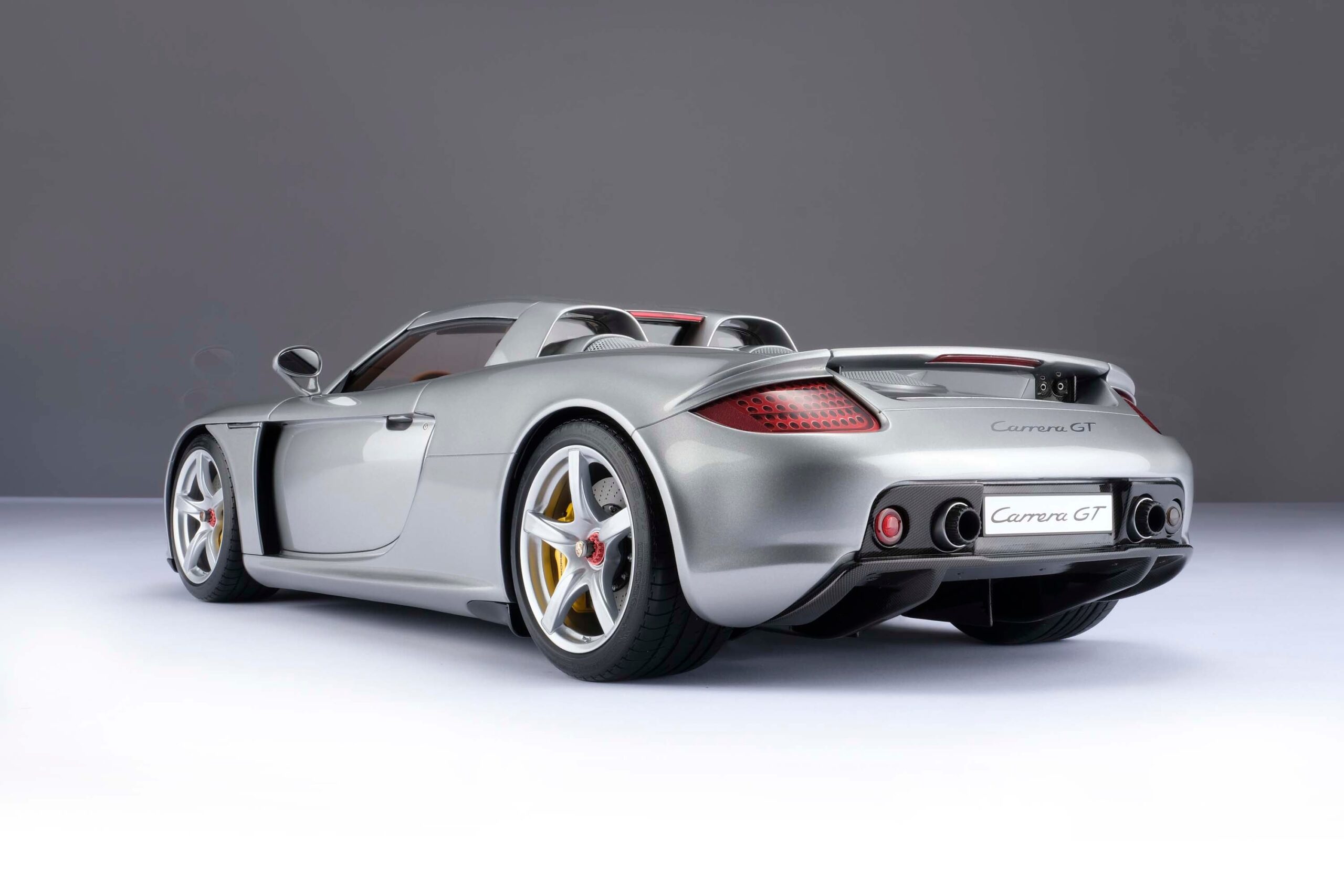 Amalgam Porsche Carrera GT (2003) - Silber | 1:8 - 画像22