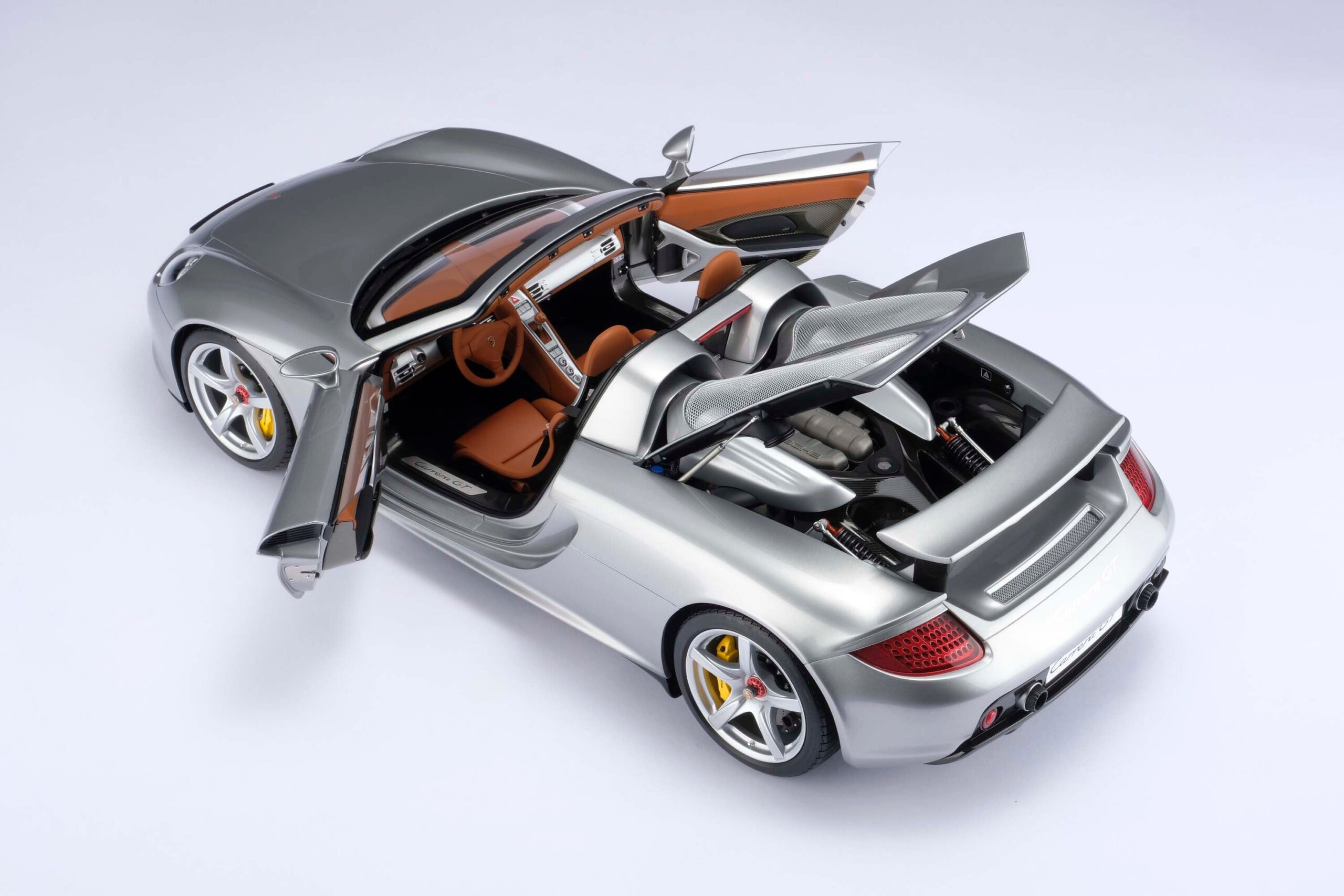 Amalgam Porsche Carrera GT (2003) - Silber | 1:8 - 画像11