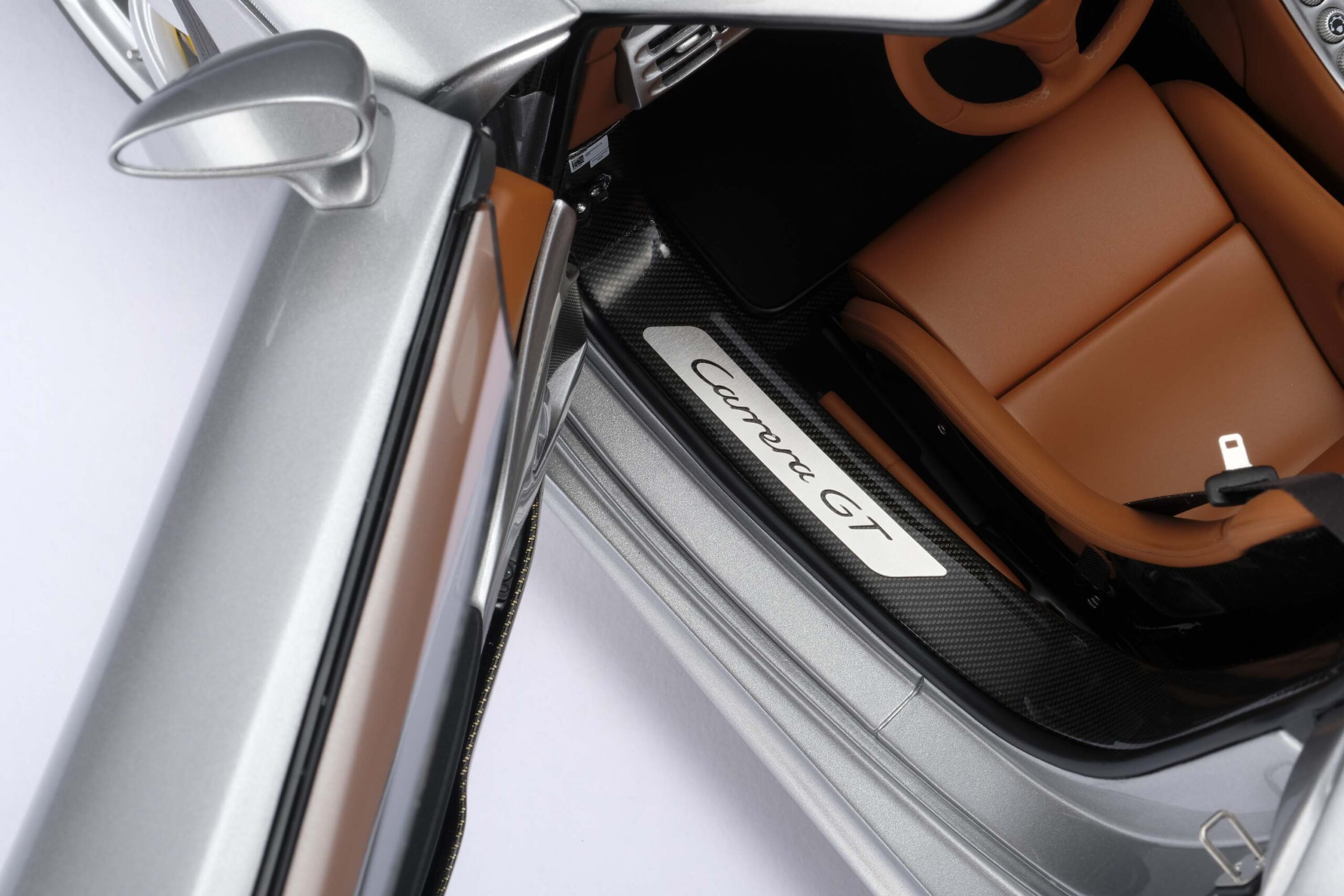 Amalgam Porsche Carrera GT (2003) - Silber | 1:8 - 画像25