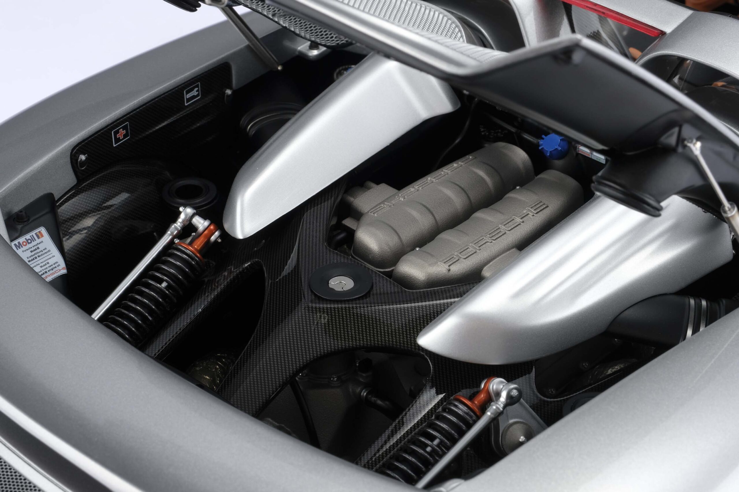 Amalgam Porsche Carrera GT (2003) - Silber | 1:8 - 画像26