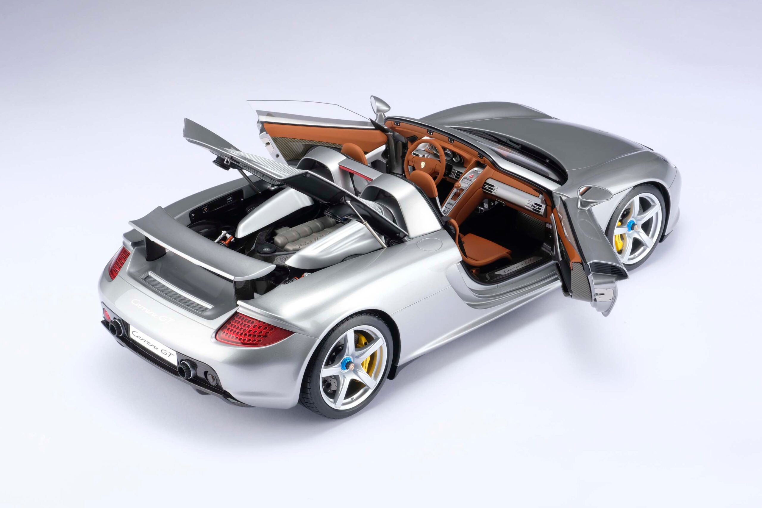 Amalgam Porsche Carrera GT (2003) - Silber | 1:8 - 画像27