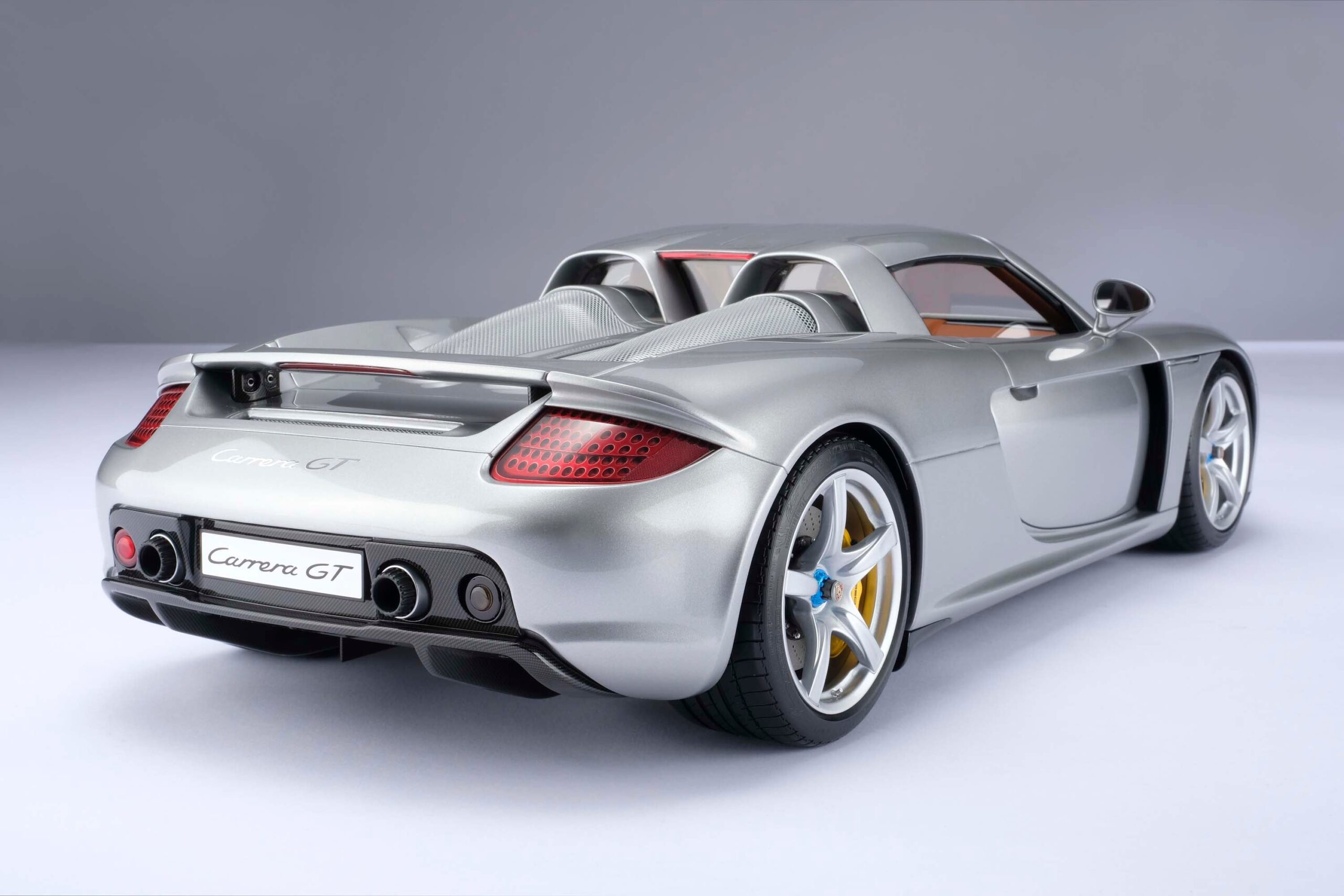 Amalgam Porsche Carrera GT (2003) - Silber | 1:8 - 画像7