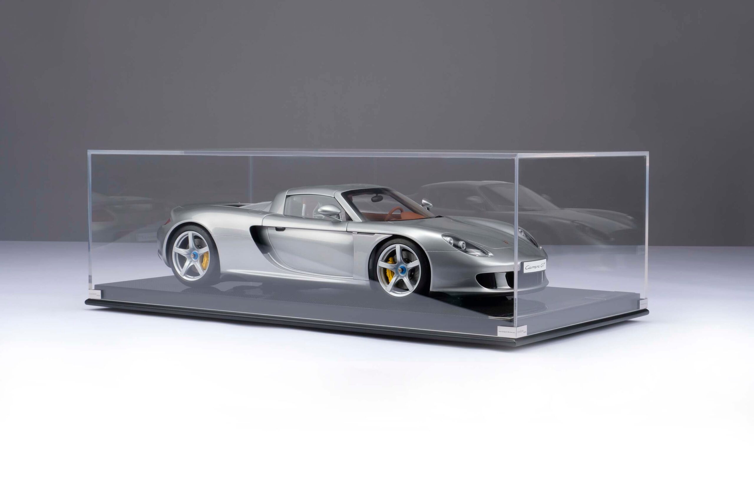 Amalgam Porsche Carrera GT (2003) - Silber | 1:8 - 画像32