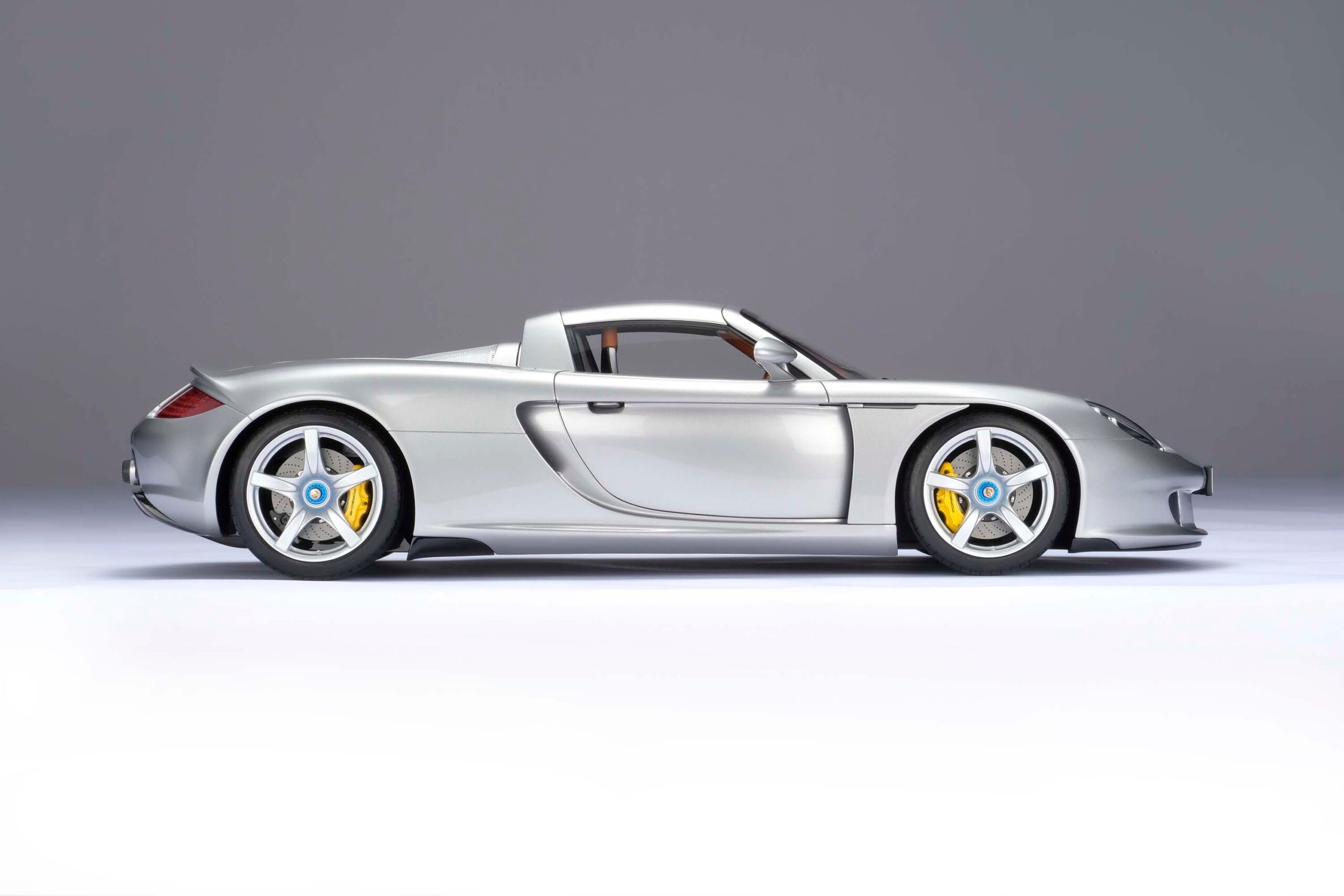 Amalgam Porsche Carrera GT (2003) - Silber | 1:8 - 画像6