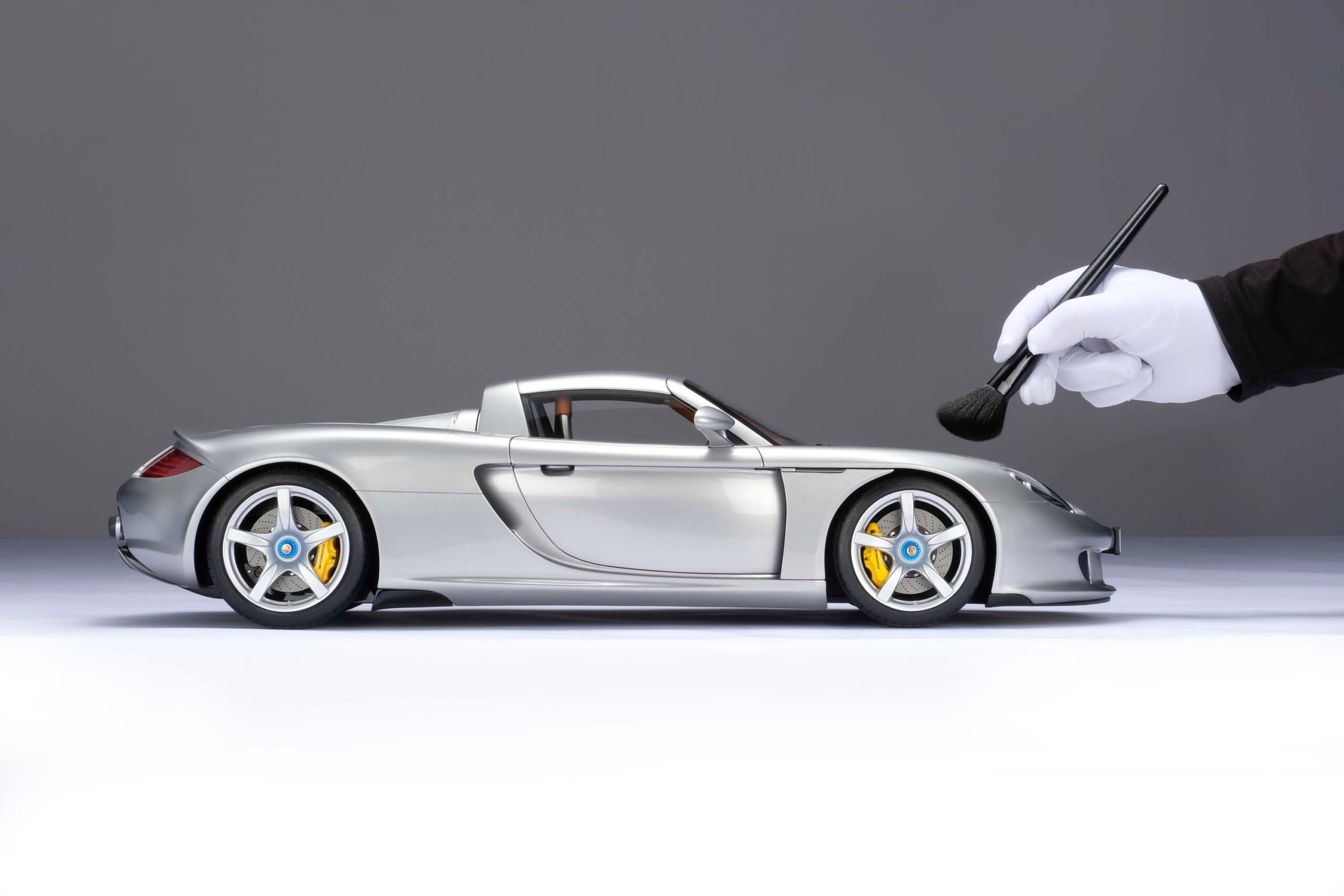 Amalgam Porsche Carrera GT (2003) - Silber | 1:8 - 画像4