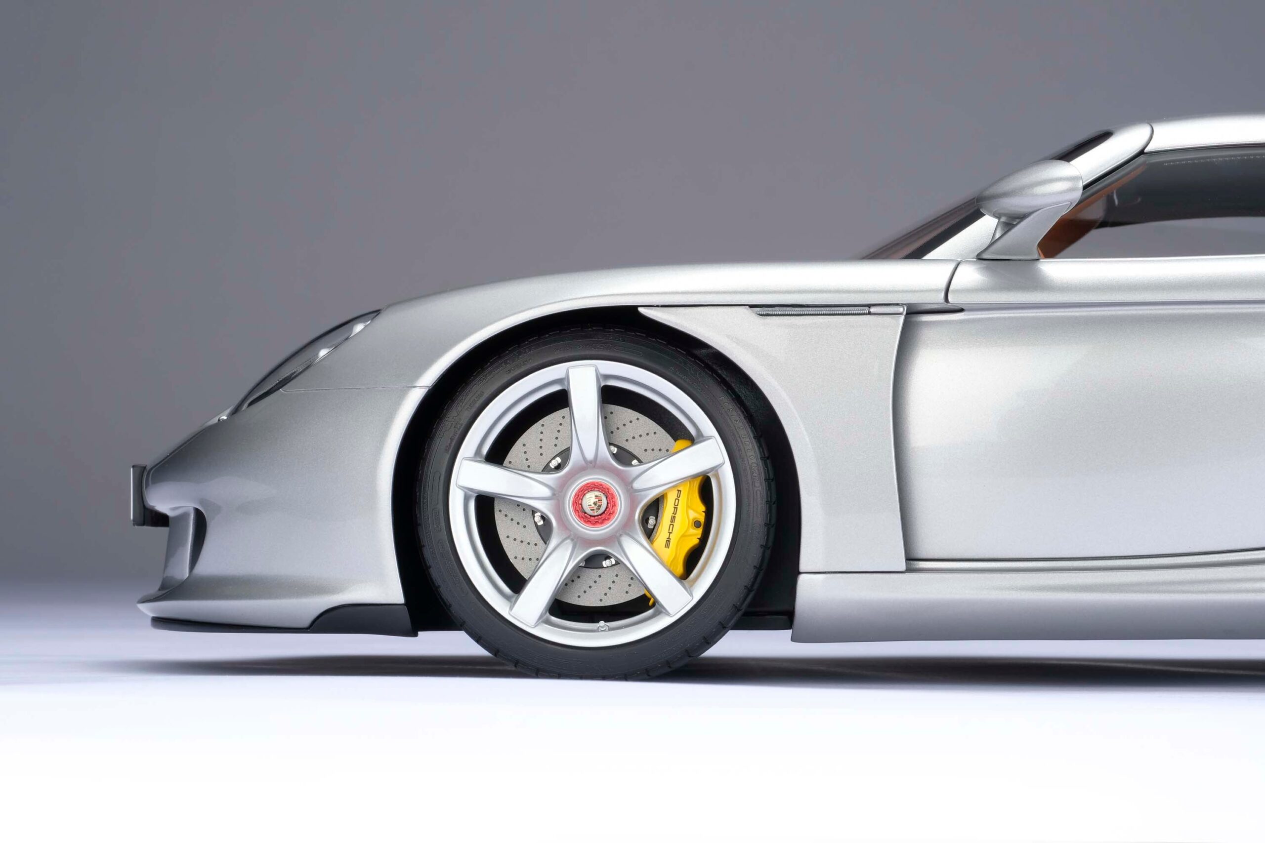 Amalgam Porsche Carrera GT (2003) - Silber | 1:8 - 画像33