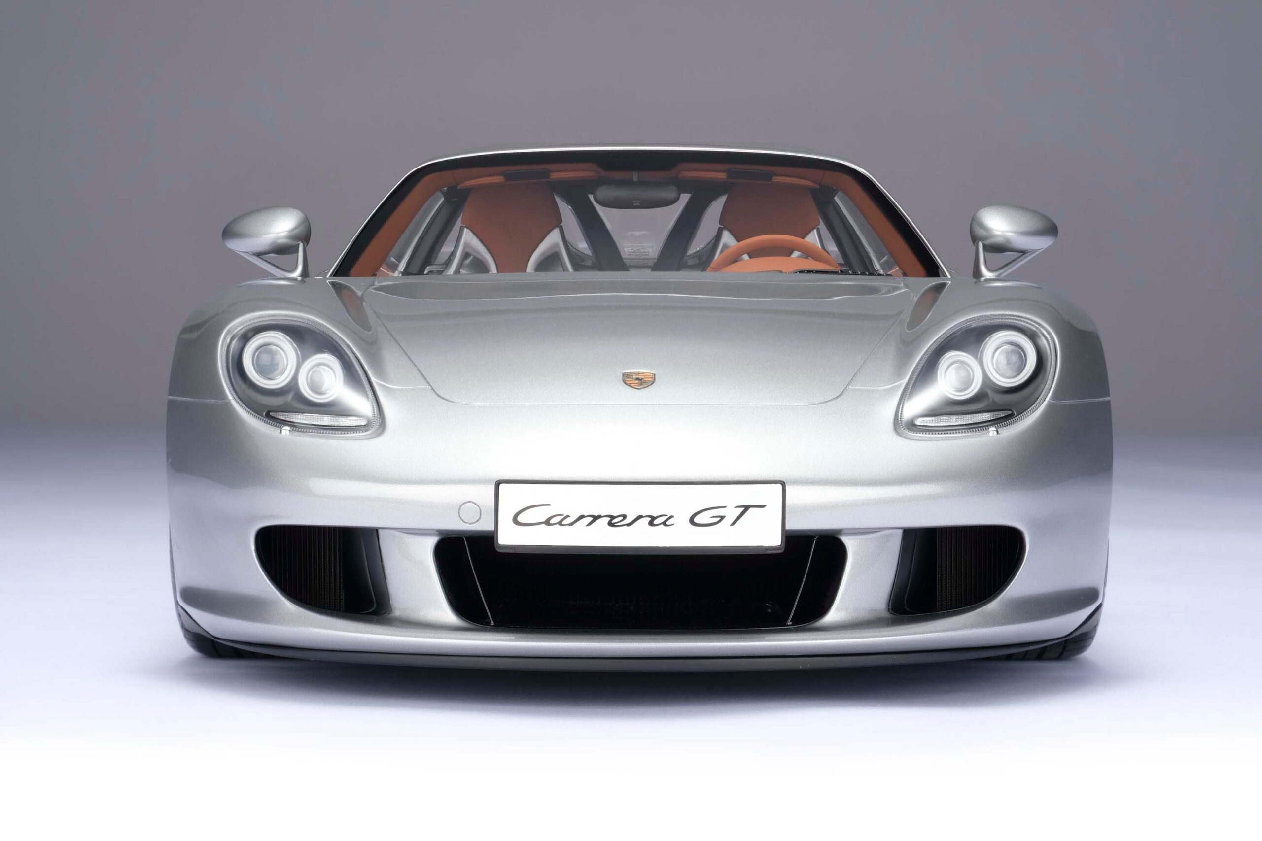 Amalgam Porsche Carrera GT (2003) - Silber | 1:8 - 画像9