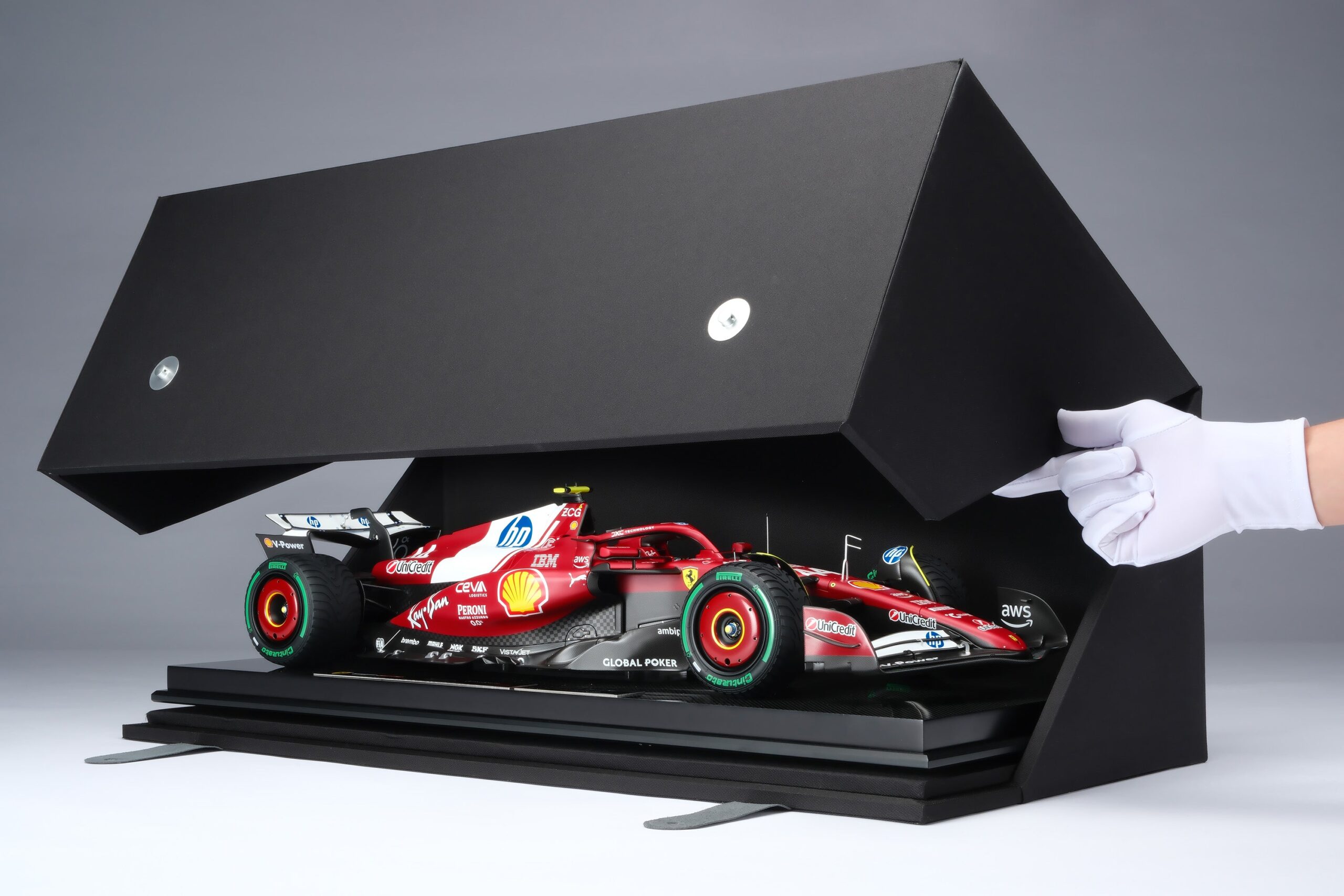 Amalgam Ferrari SF-25 2025 Australian Grand Prix - Rot | 1:8 – Bild 36