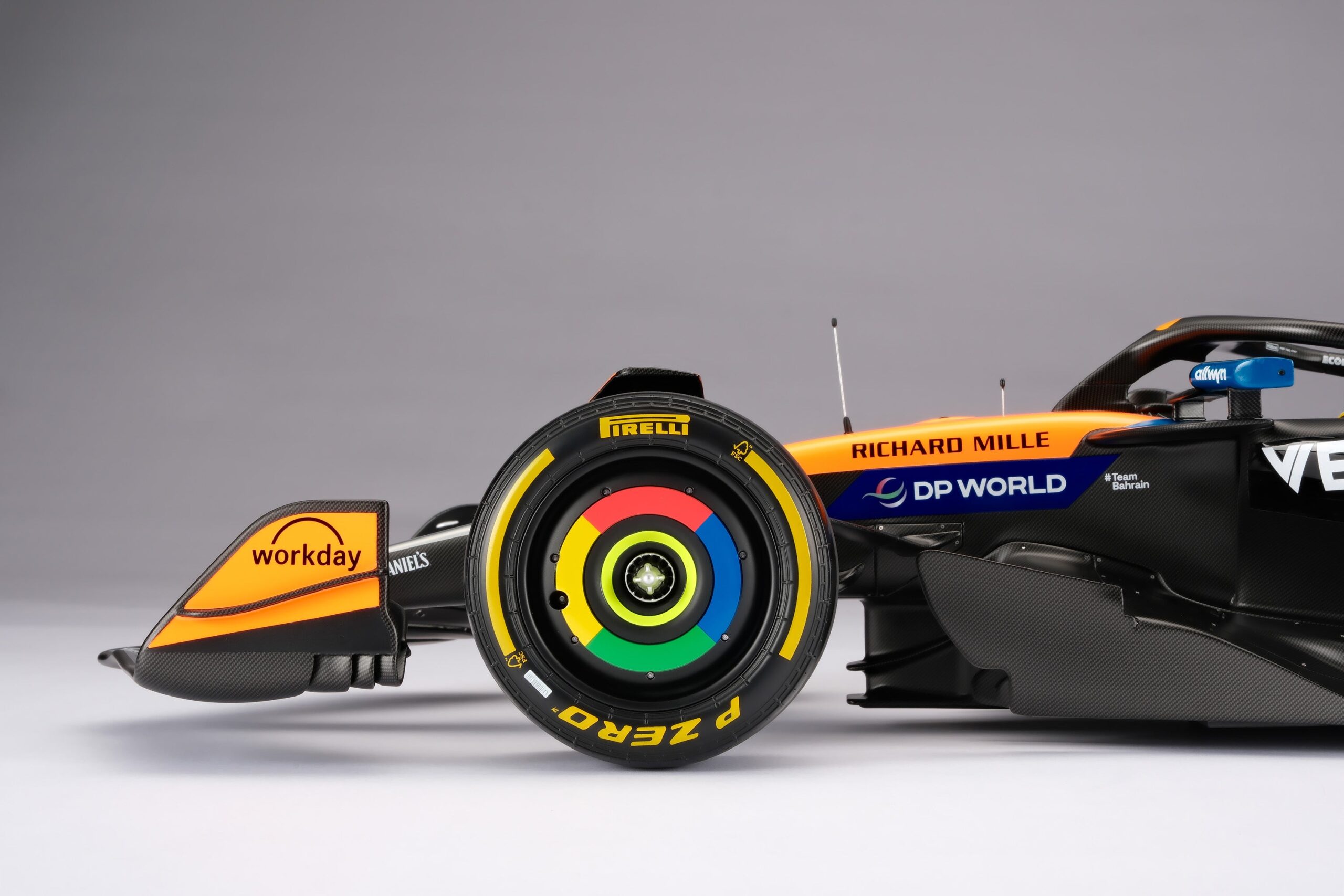Amalgam McLaren MCL39 2025 British Grand Prix - Chrom / Orange | 1:8 - 画像11
