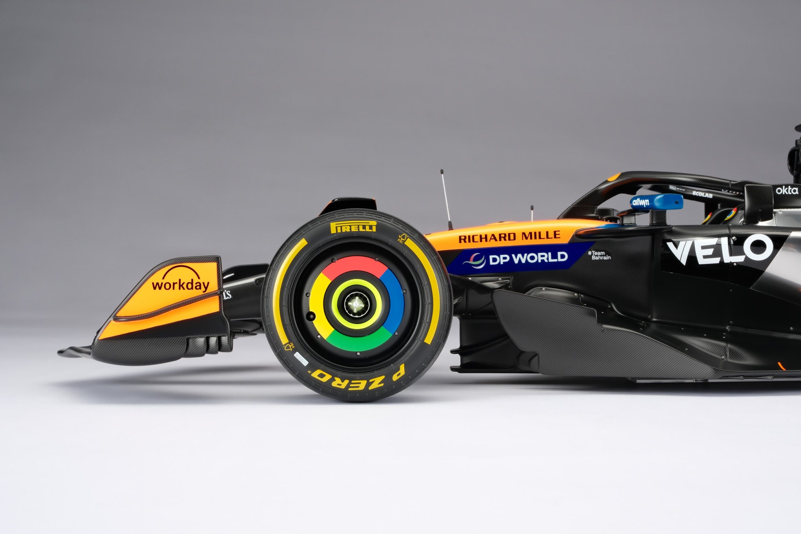 Amalgam McLaren MCL39 2025 British Grand Prix - Chrom / Orange | 1:8 - 画像30
