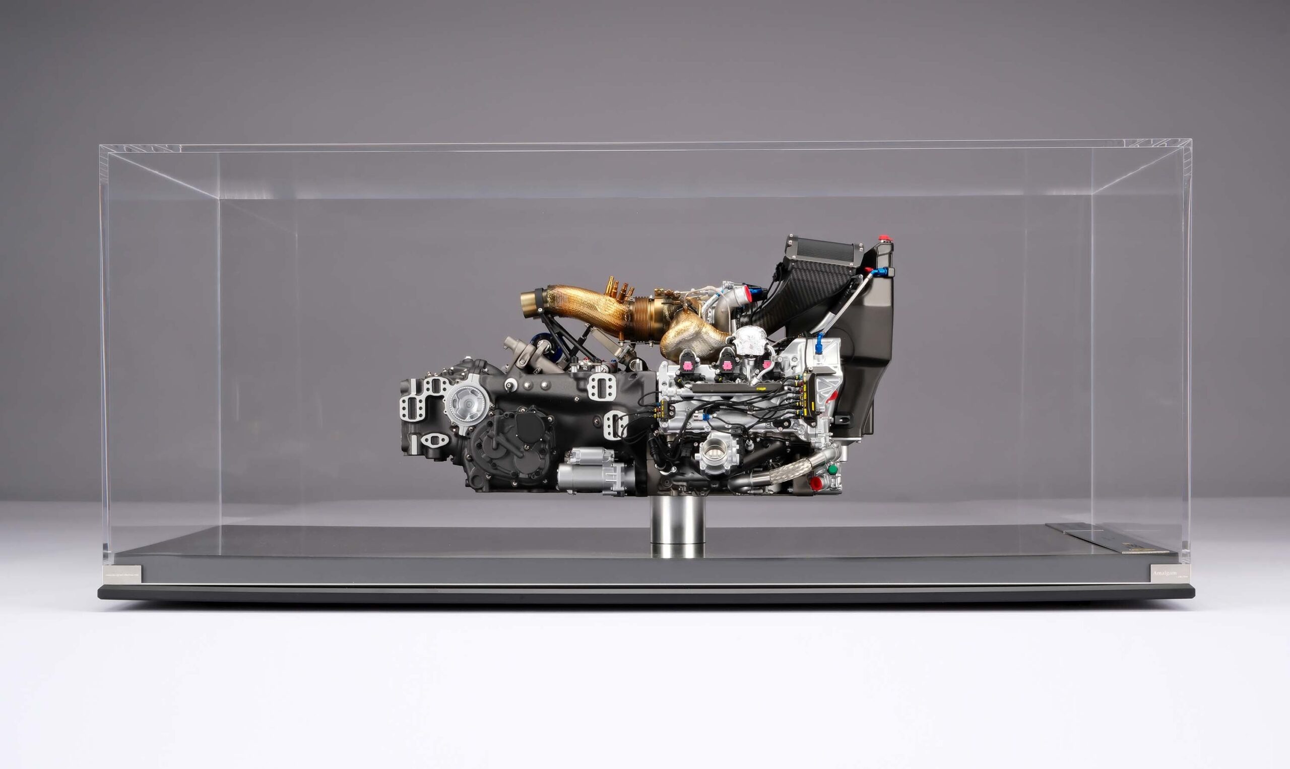 Amalgam Ferrari 499P V6 Motor & Getriebe 2023 Le Mans | 1:4 - 画像17