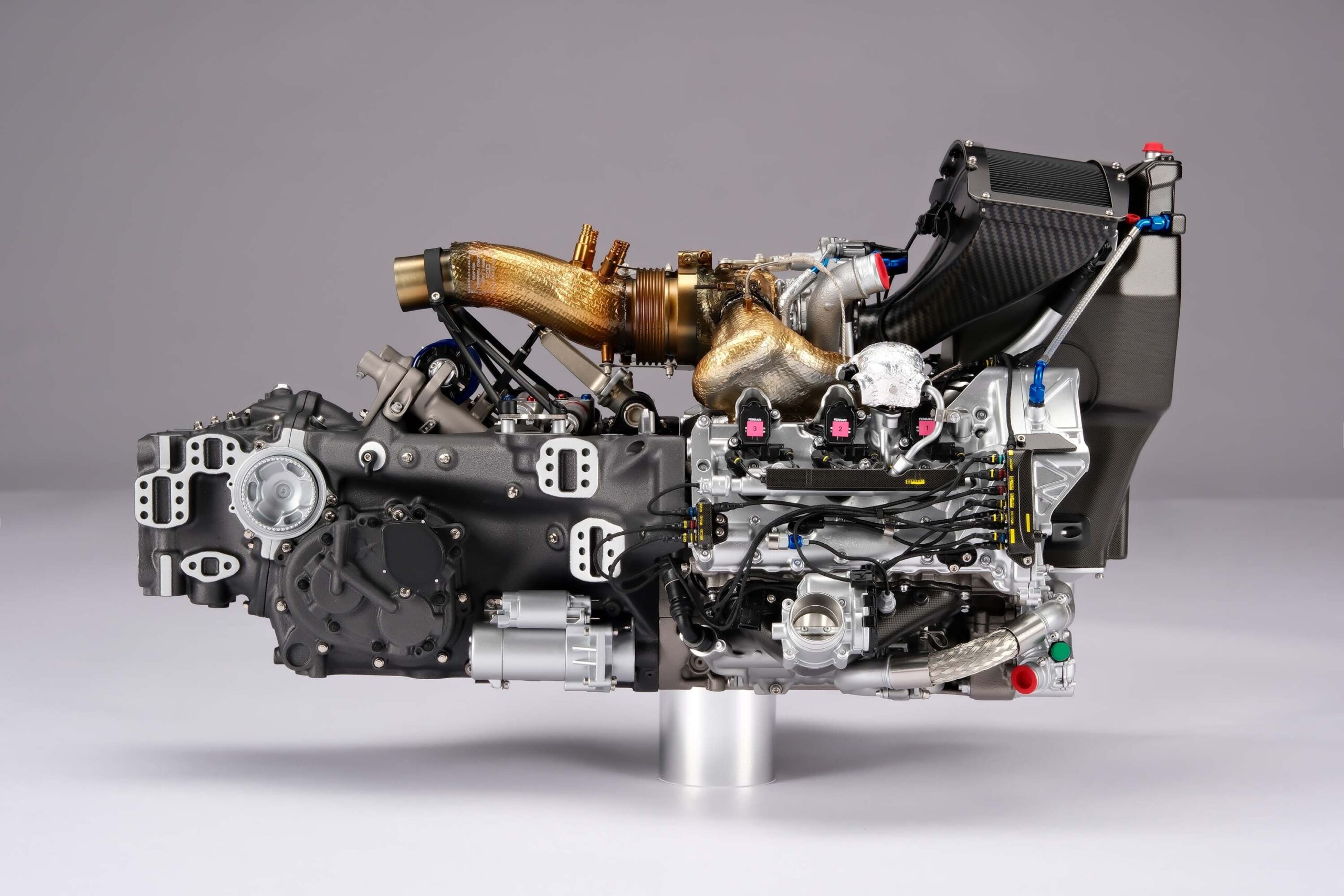 Amalgam Ferrari 499P V6 Motor & Getriebe 2023 Le Mans | 1:4 - 画像10