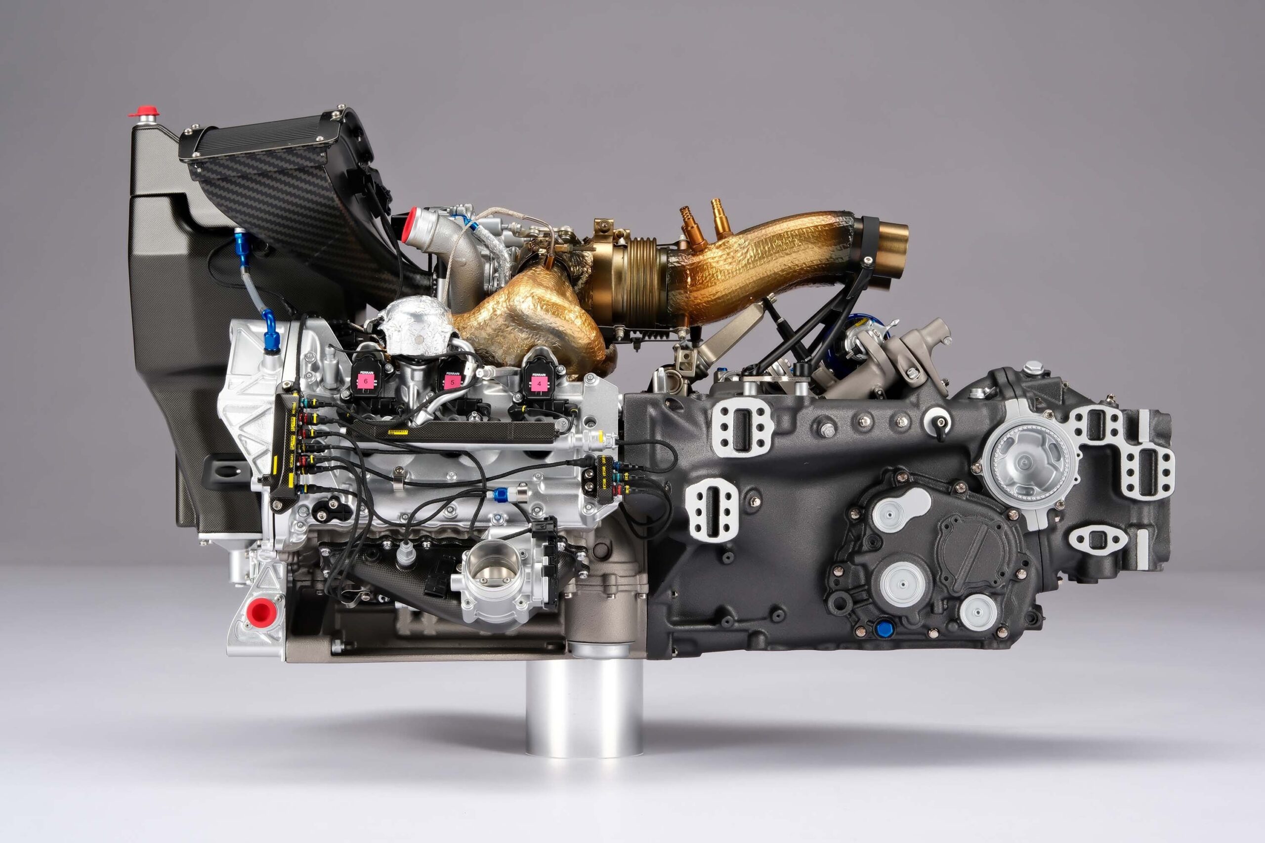 Amalgam Ferrari 499P V6 Motor & Getriebe 2023 Le Mans | 1:4 - 画像6