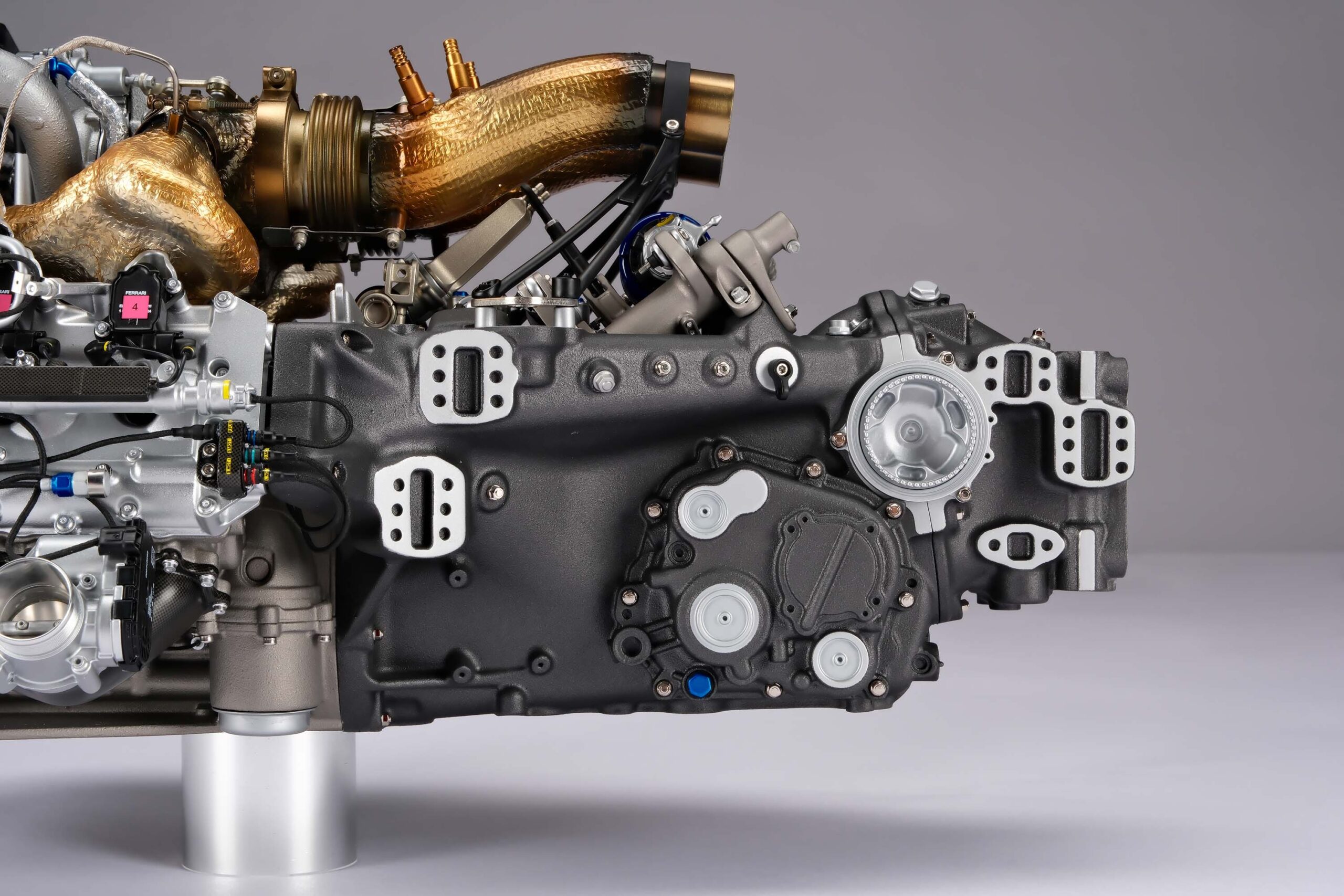 Amalgam Ferrari 499P V6 Motor & Getriebe 2023 Le Mans | 1:4 - 画像15