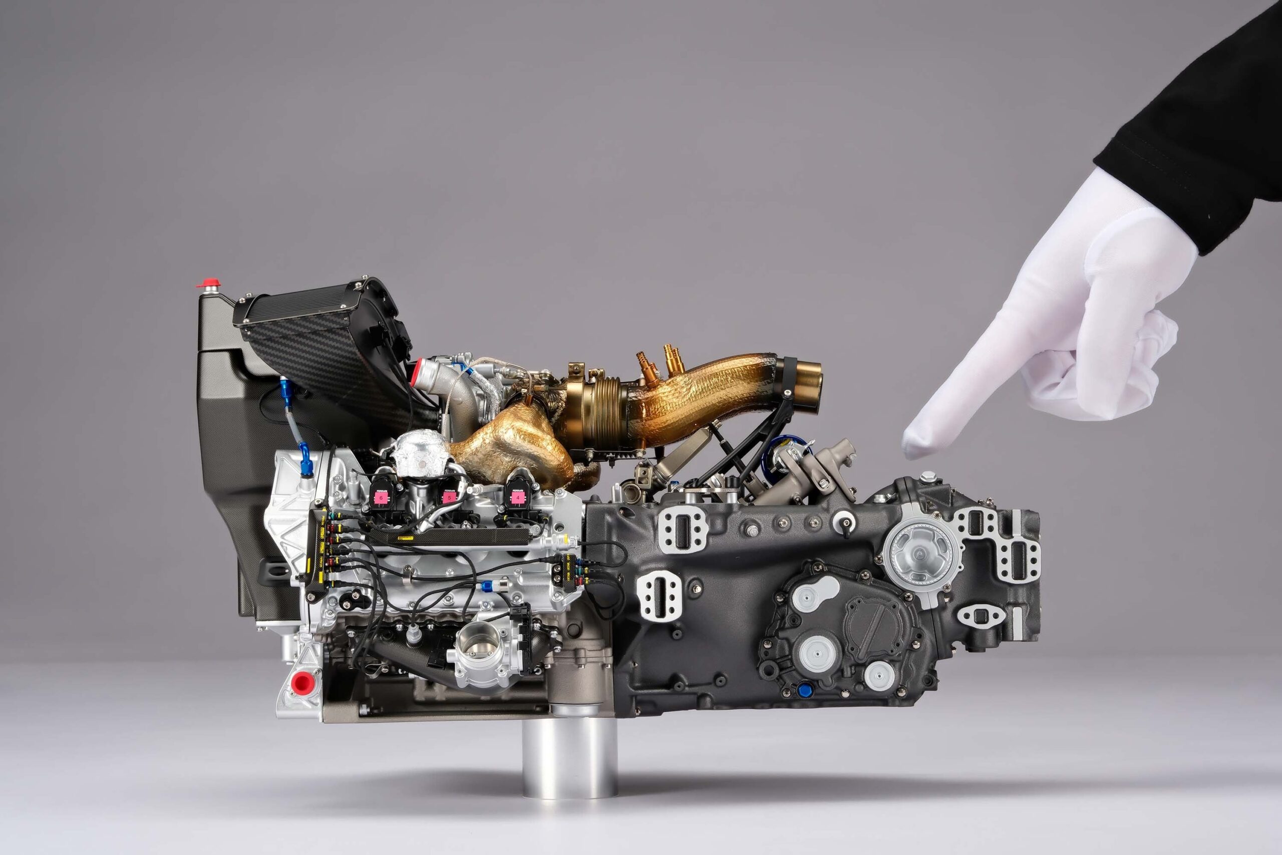 Amalgam Ferrari 499P V6 Motor & Getriebe 2023 Le Mans | 1:4 - 画像16