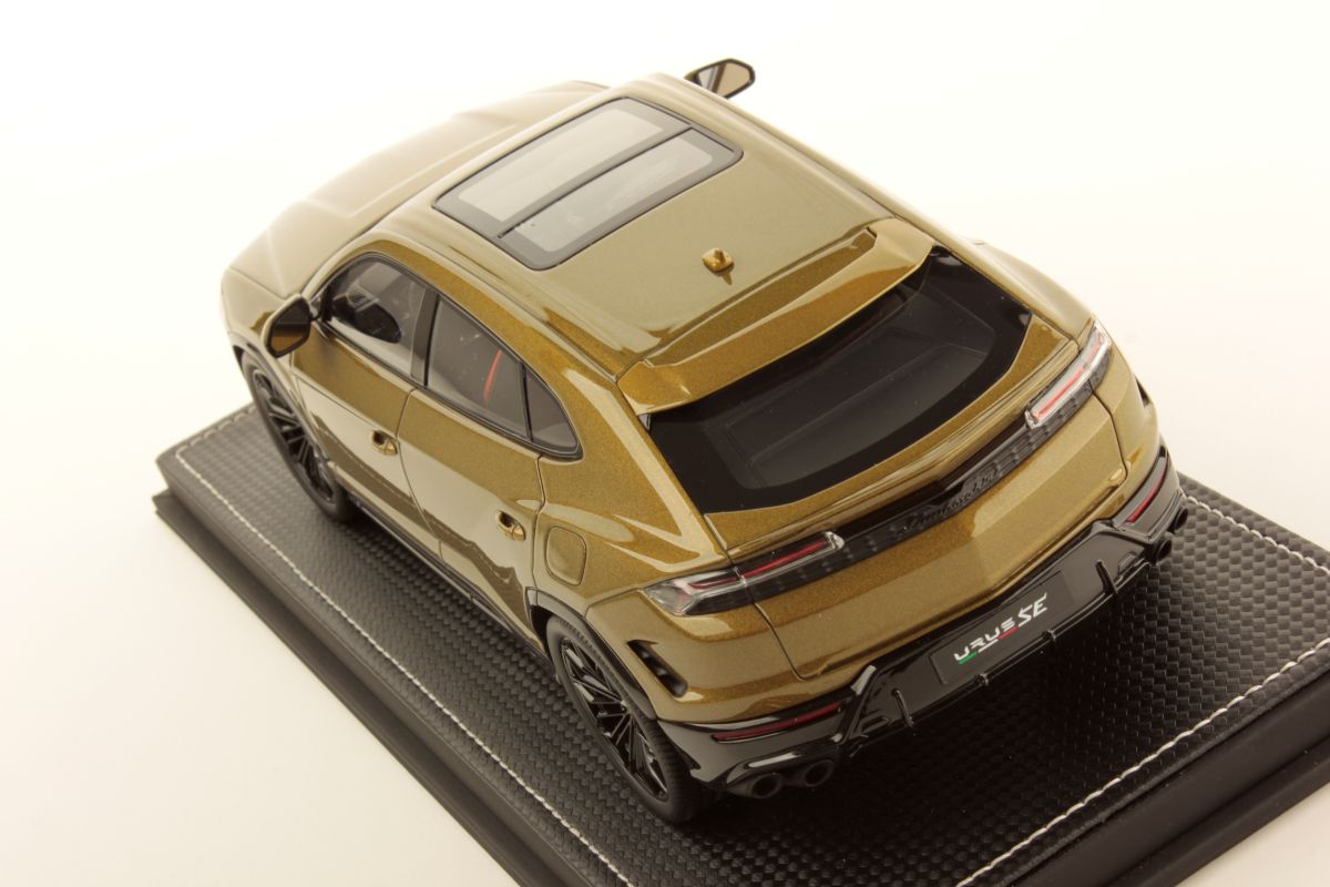 MR Collection Lamborghini Urus SE - ONE OFF Shiny Gea Green | 1:18 - Image 4