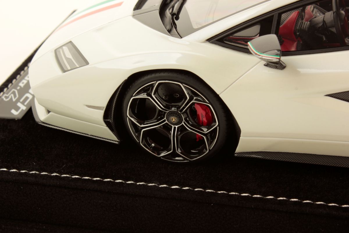 MR Collection Lamborghini Countach LPI 800-4 - Italian Livery | 1:18 - Image 5