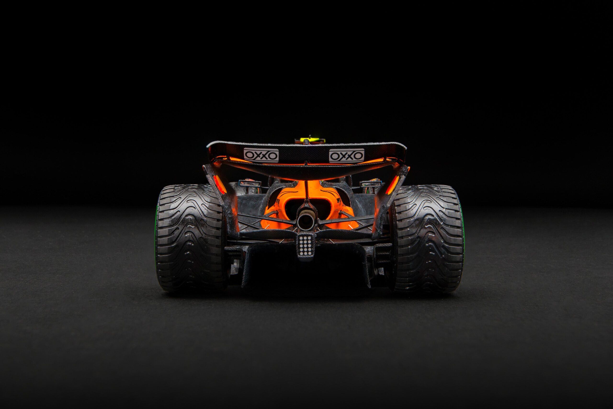 Amalgam McLaren MCL39 Australian Grand Prix Lando Norris Race Weathered - Papaya / Anthrazit | 1:18 - Image 11