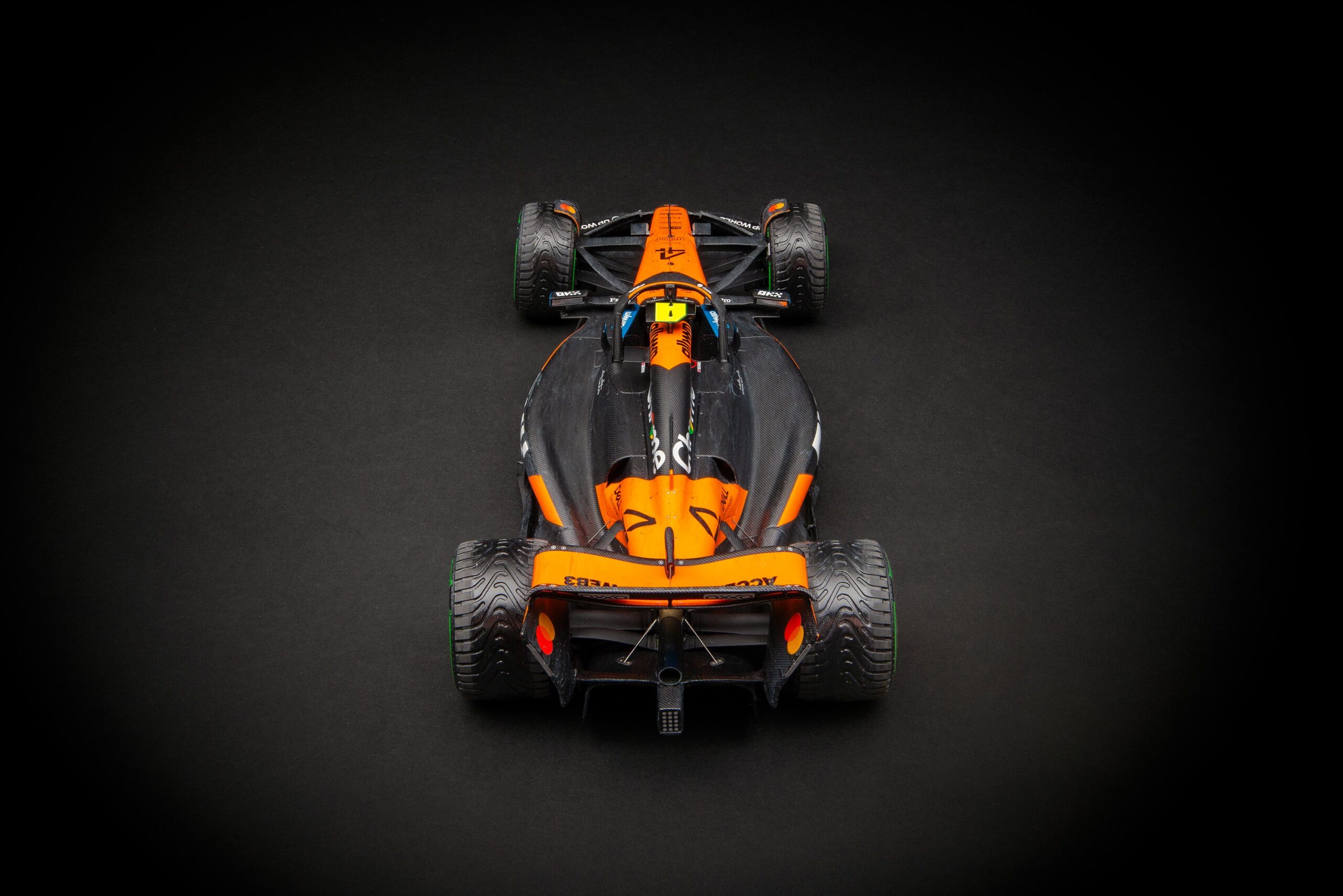 Amalgam McLaren MCL39 Australian Grand Prix Lando Norris Race Weathered - Papaya / Anthrazit | 1:18 - Image 14