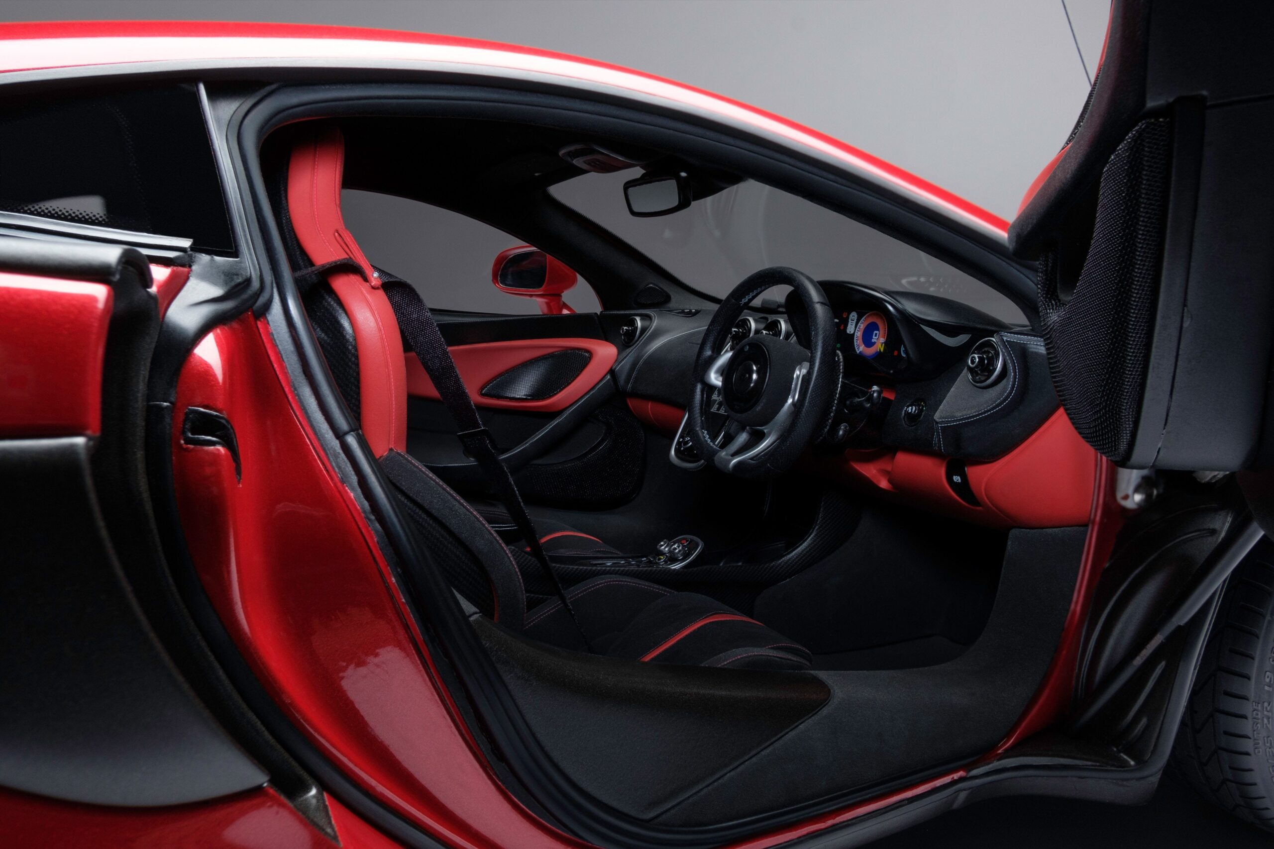 Amalgam McLaren 540C (2015) - Weiß | 1:8 - Image 13