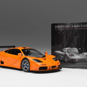 Amalgam McLaren F1 LM (1995) + Exemplaire de "Driving Ambition" dédicacé par Gordon Murray - Orange | 1:8