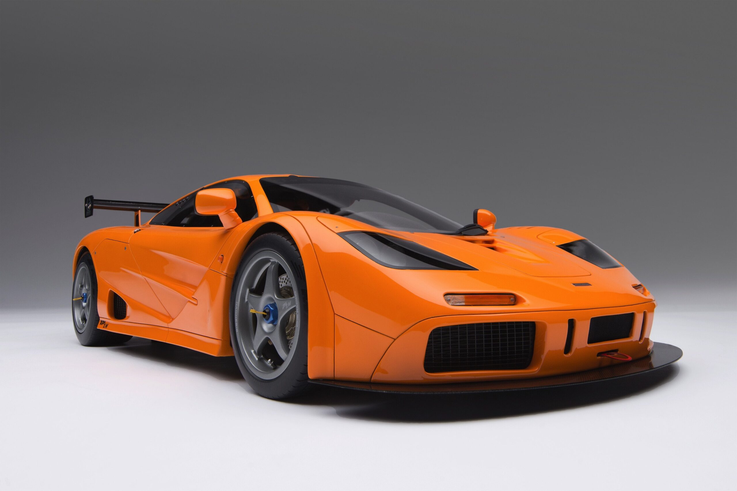 Amalgam McLaren F1 LM (1995) + Gordon Murray signed Copy of "Driving Ambition" - Orange | 1:8 - Immagine 8