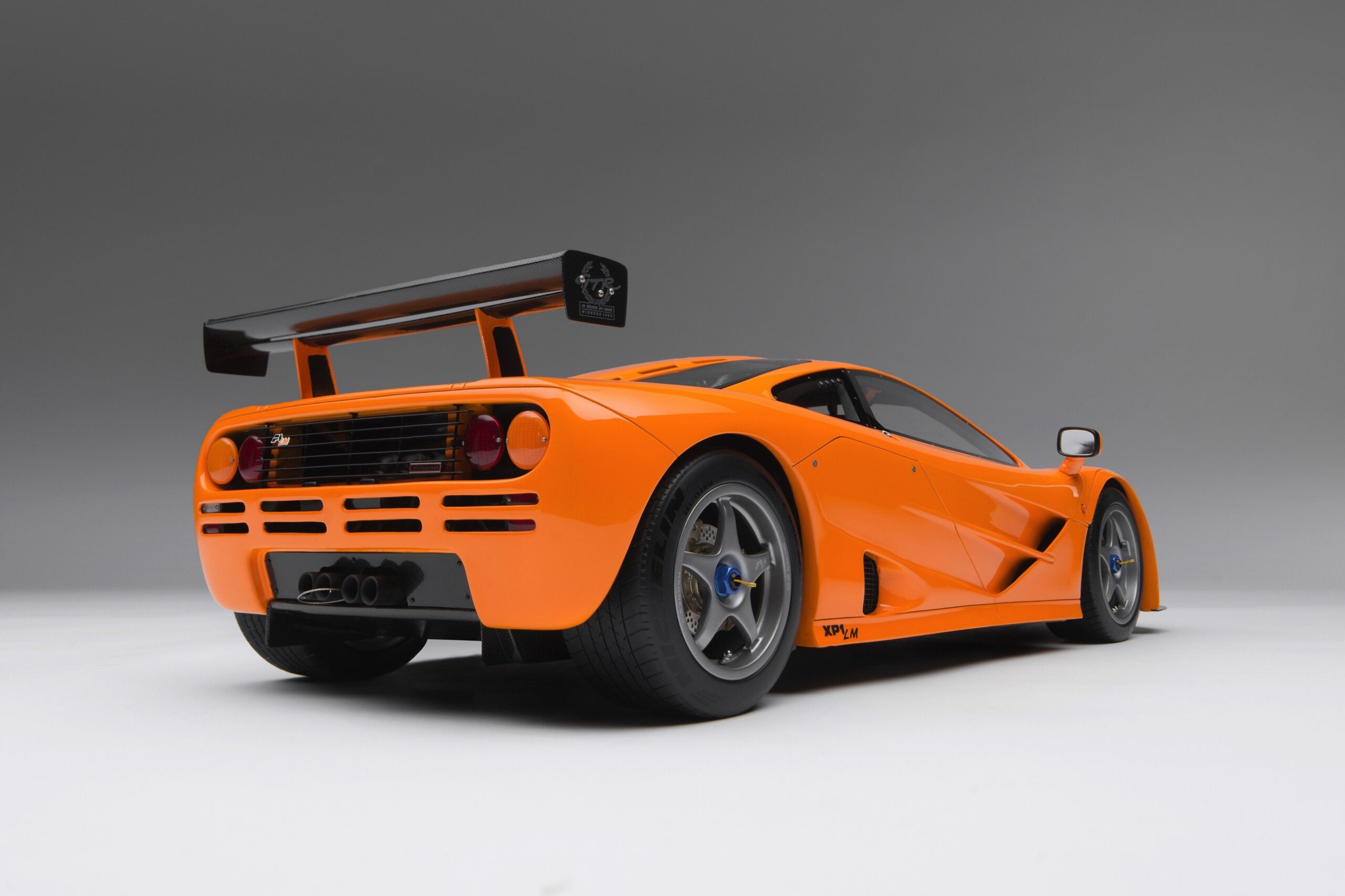 Amalgam McLaren F1 LM (1995) + Gordon Murray signed Copy of "Driving Ambition" - Orange | 1:8 - Immagine 7