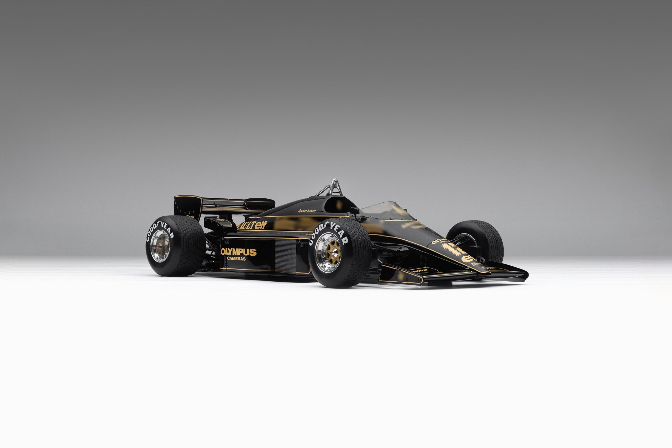 Amalgam Lotus 97T 1985 Portuguese Grand Prix Winner Ayrton Senna - Schwarz | 1:8 - Image 2