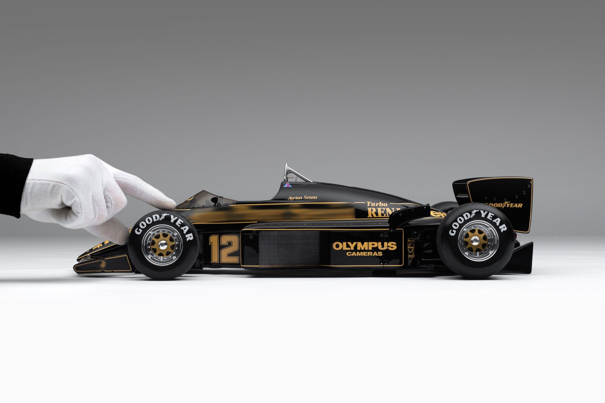 Amalgam Lotus 97T 1985 Portuguese Grand Prix Winner Ayrton Senna - Schwarz | 1:8 - Image 9