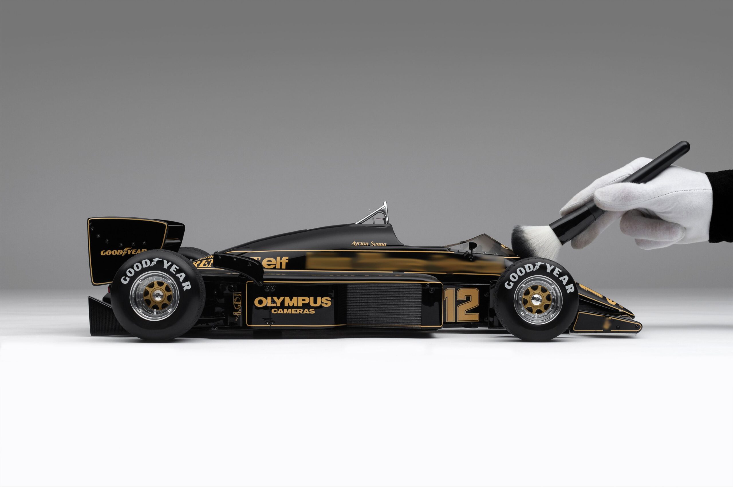Amalgam Lotus 97T 1985 Portuguese Grand Prix Winner Ayrton Senna - Schwarz | 1:8 - Image 3
