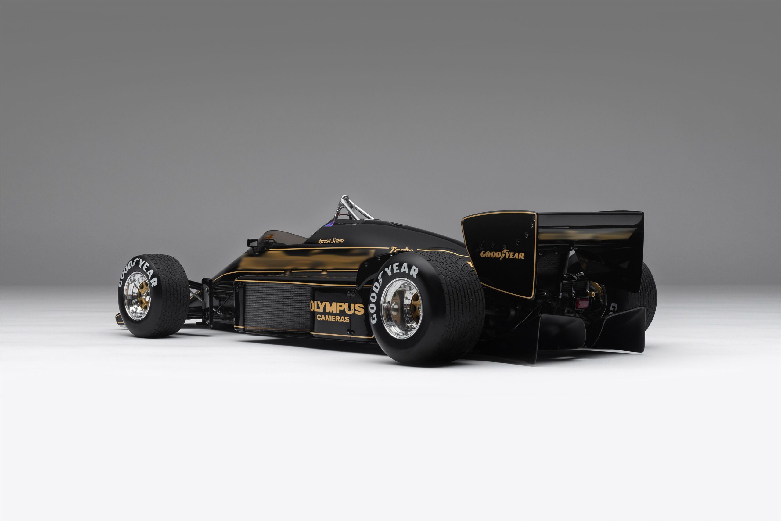 Amalgam Lotus 97T 1985 Portuguese Grand Prix Winner Ayrton Senna - Schwarz | 1:8 - Image 12